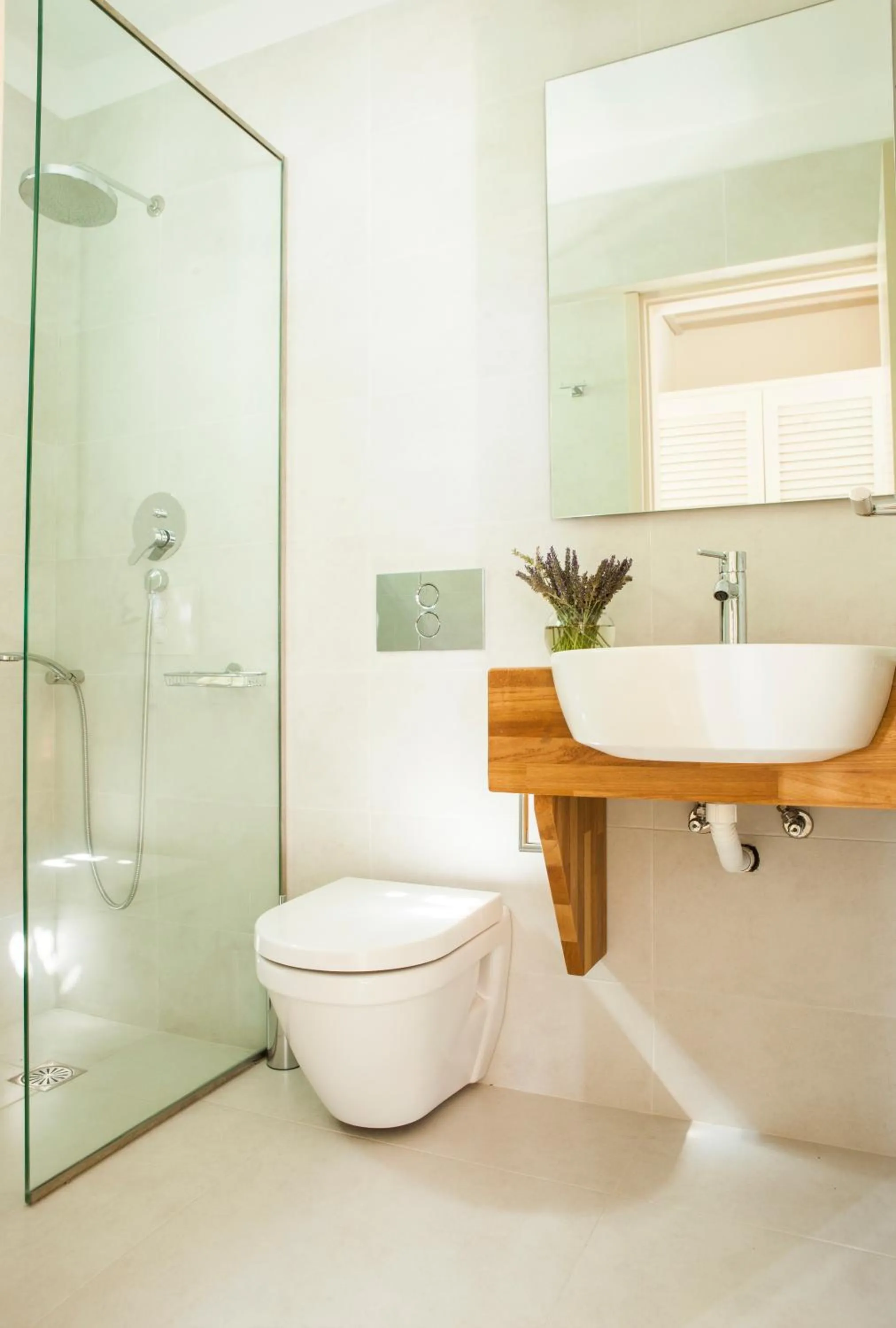 Shower in Villa Iokasti