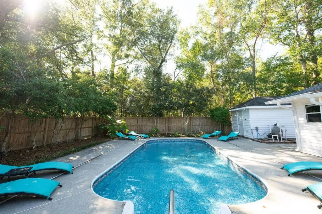 Relaxing 5-Bedroom Villa with Outdoor Oasis