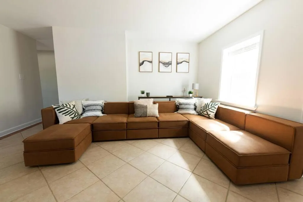 Relaxing 5-Bedroom Villa with Outdoor Oasis