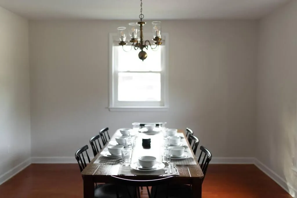 Relaxing 5-Bedroom Villa with Outdoor Oasis