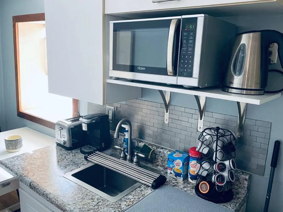 Tiny House with private Hot Tub near Seattle