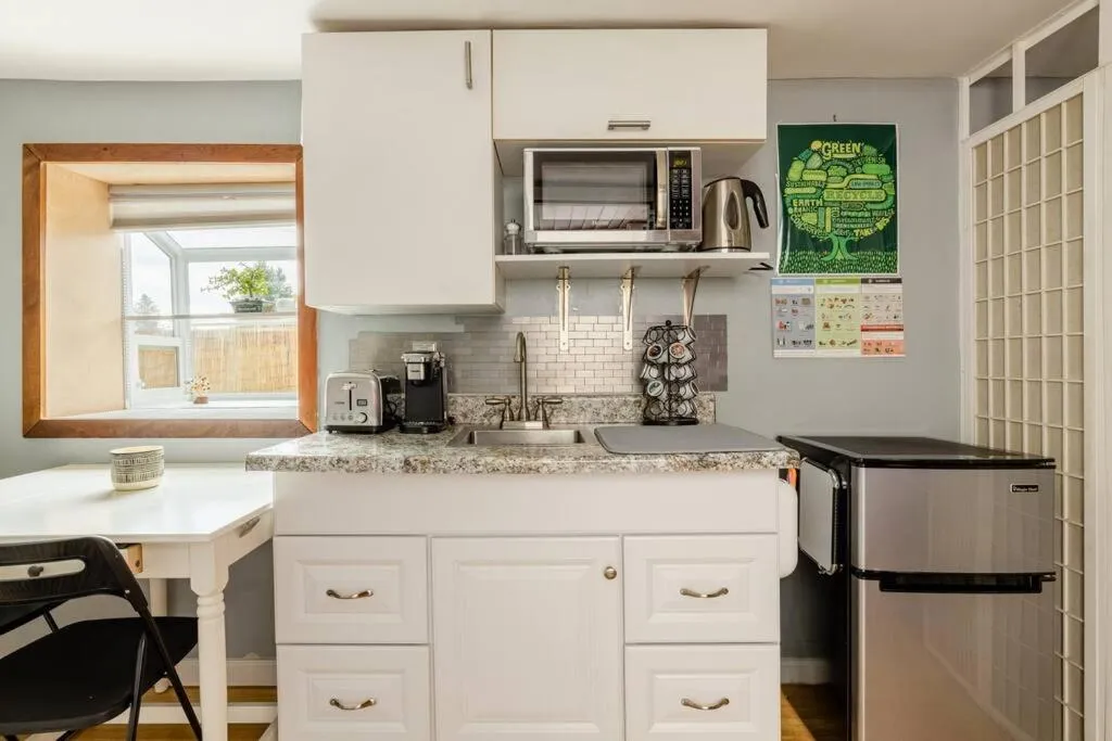 Tiny House with private Hot Tub near Seattle