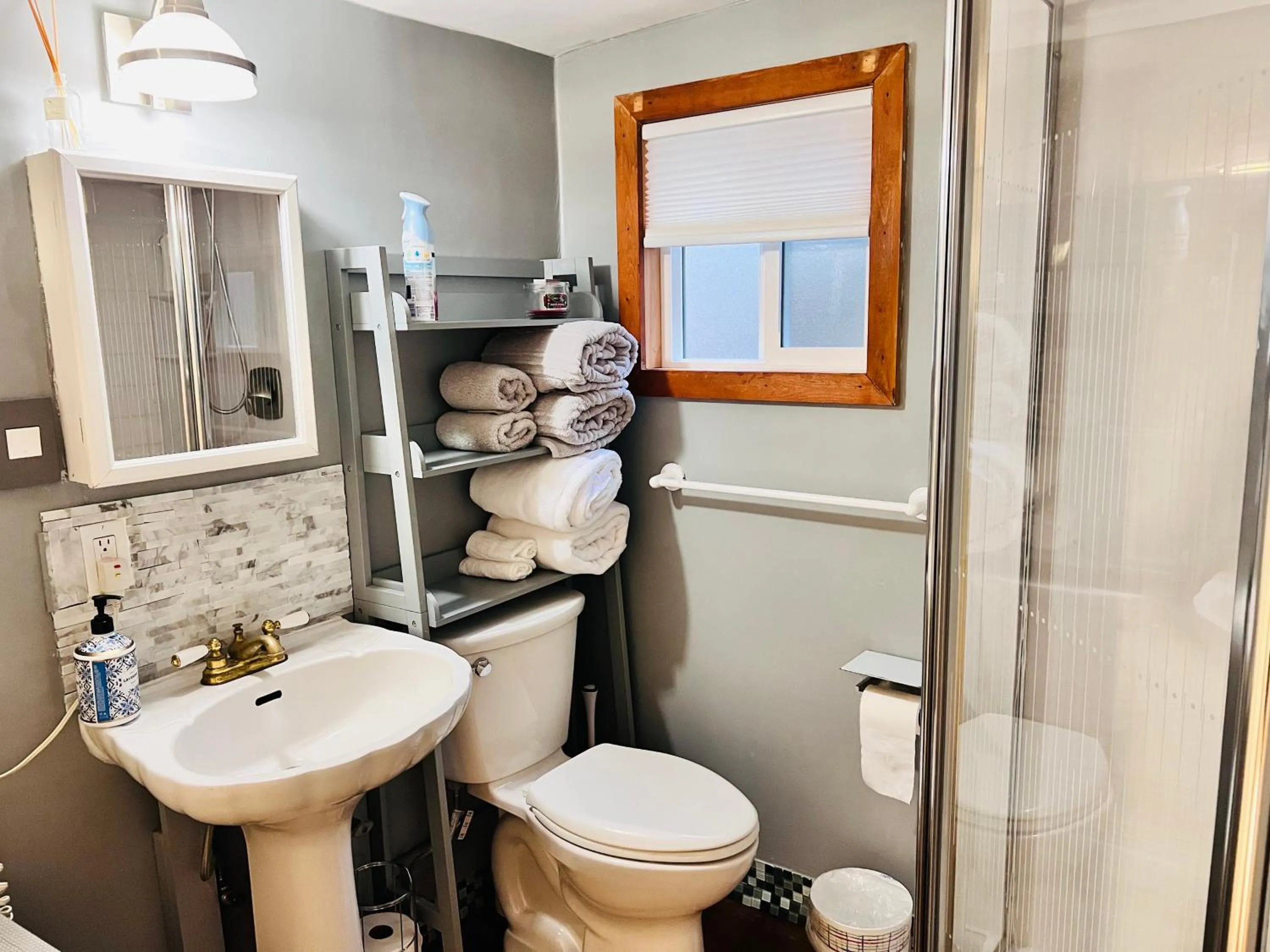 Tiny House with private Hot Tub near Seattle