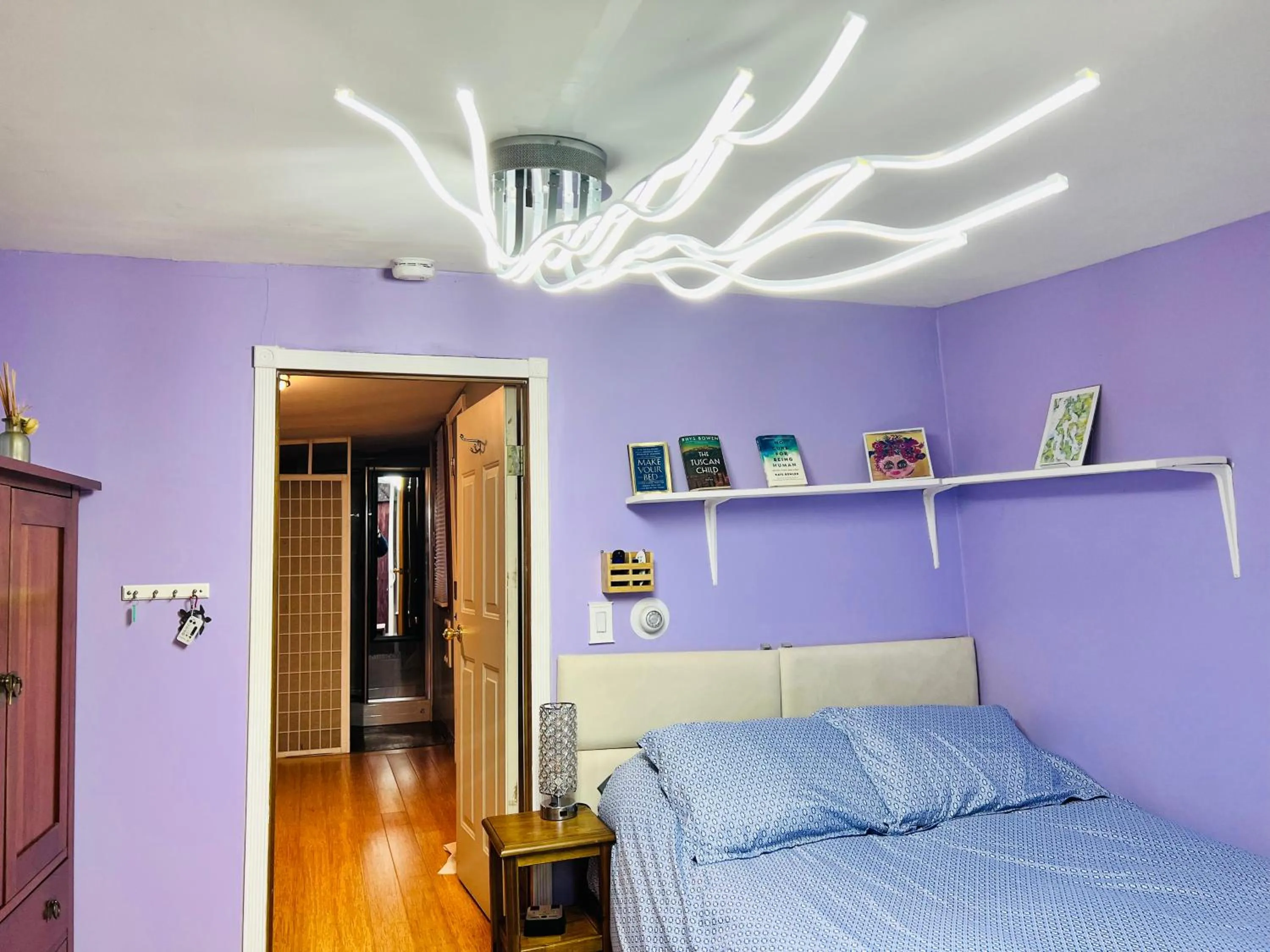 Bed in Tiny House with private Hot Tub near Seattle