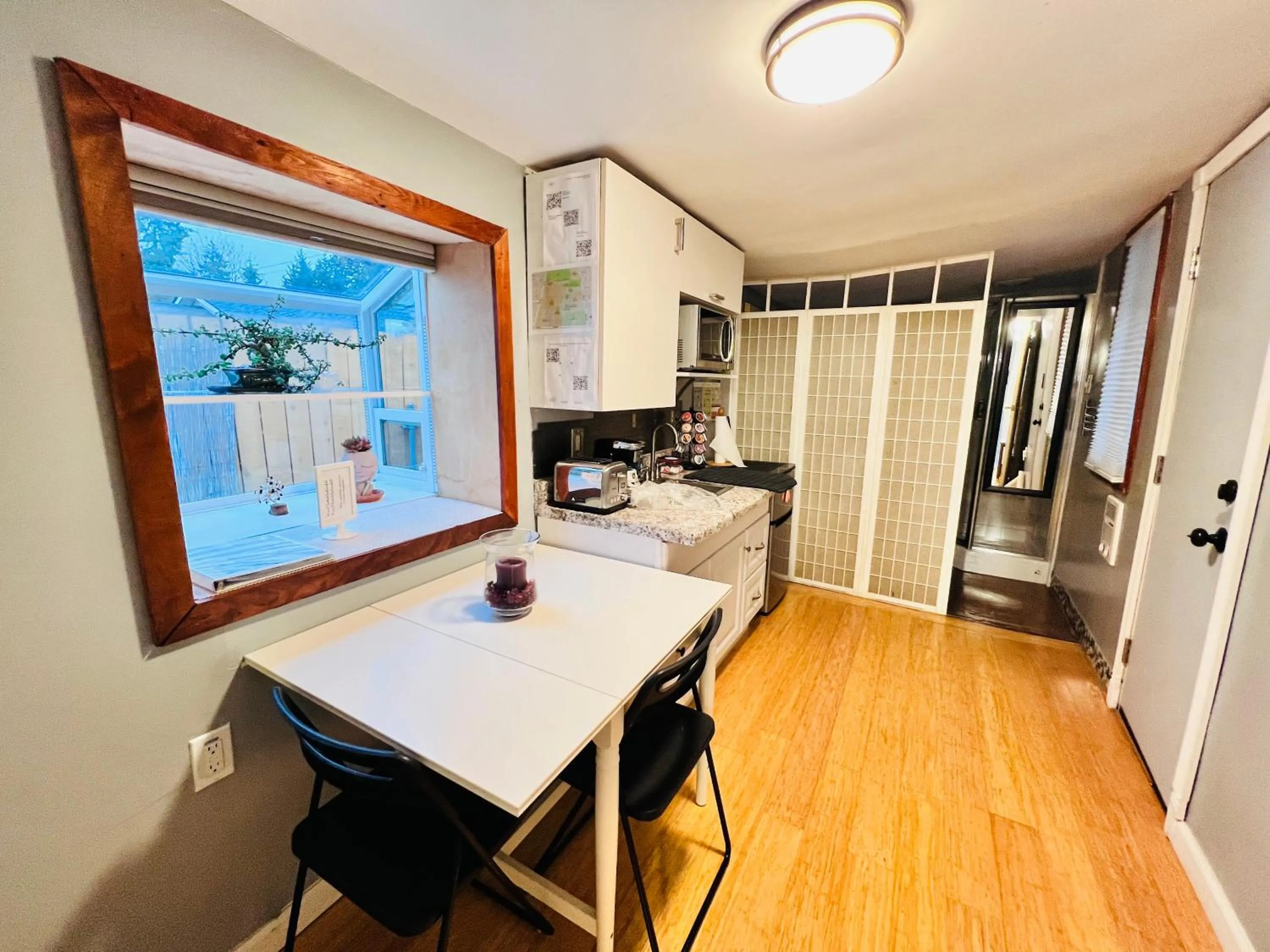 Tiny House with private Hot Tub near Seattle