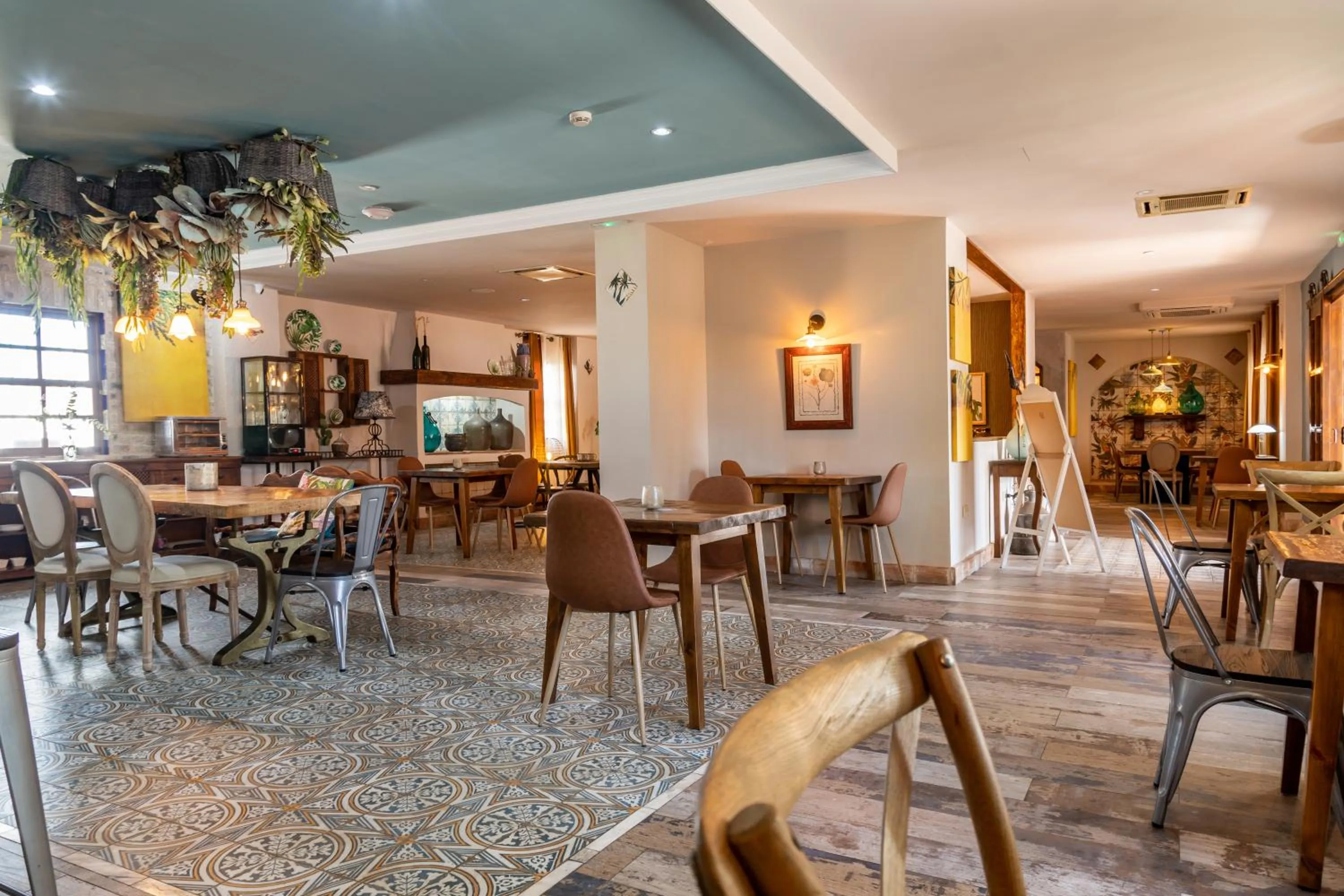 Restaurant/places to eat in Puerta de Algadir