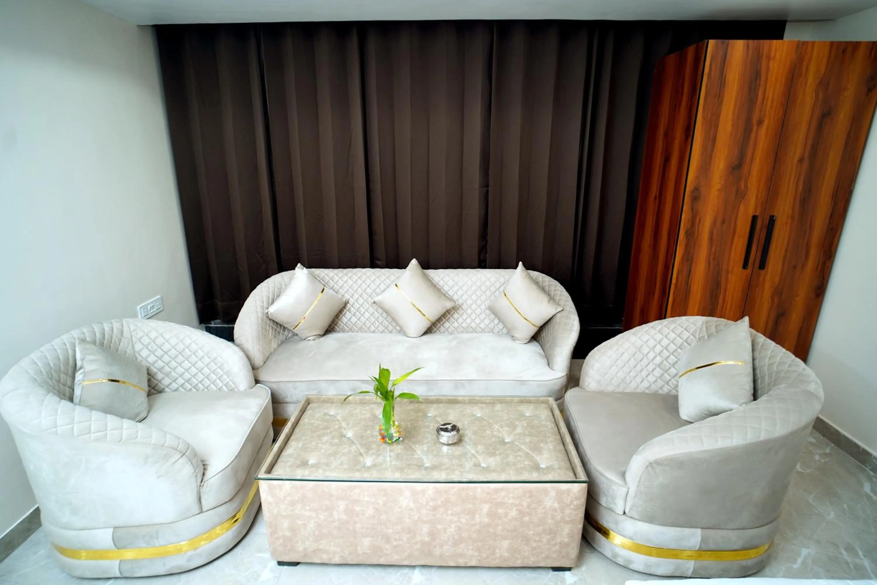 HOTEL ARSH RFESIDENCY