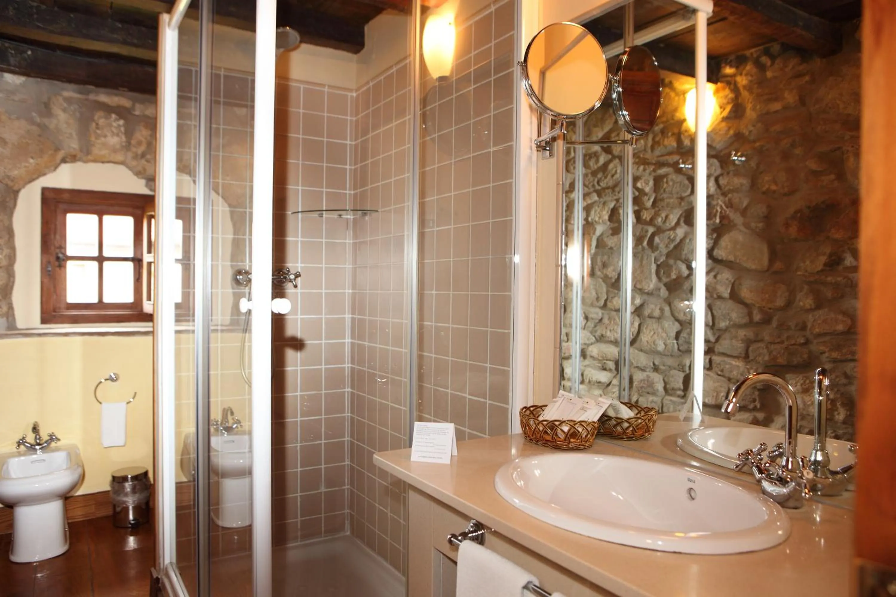 Bathroom in Posada La Torre de La Quintana