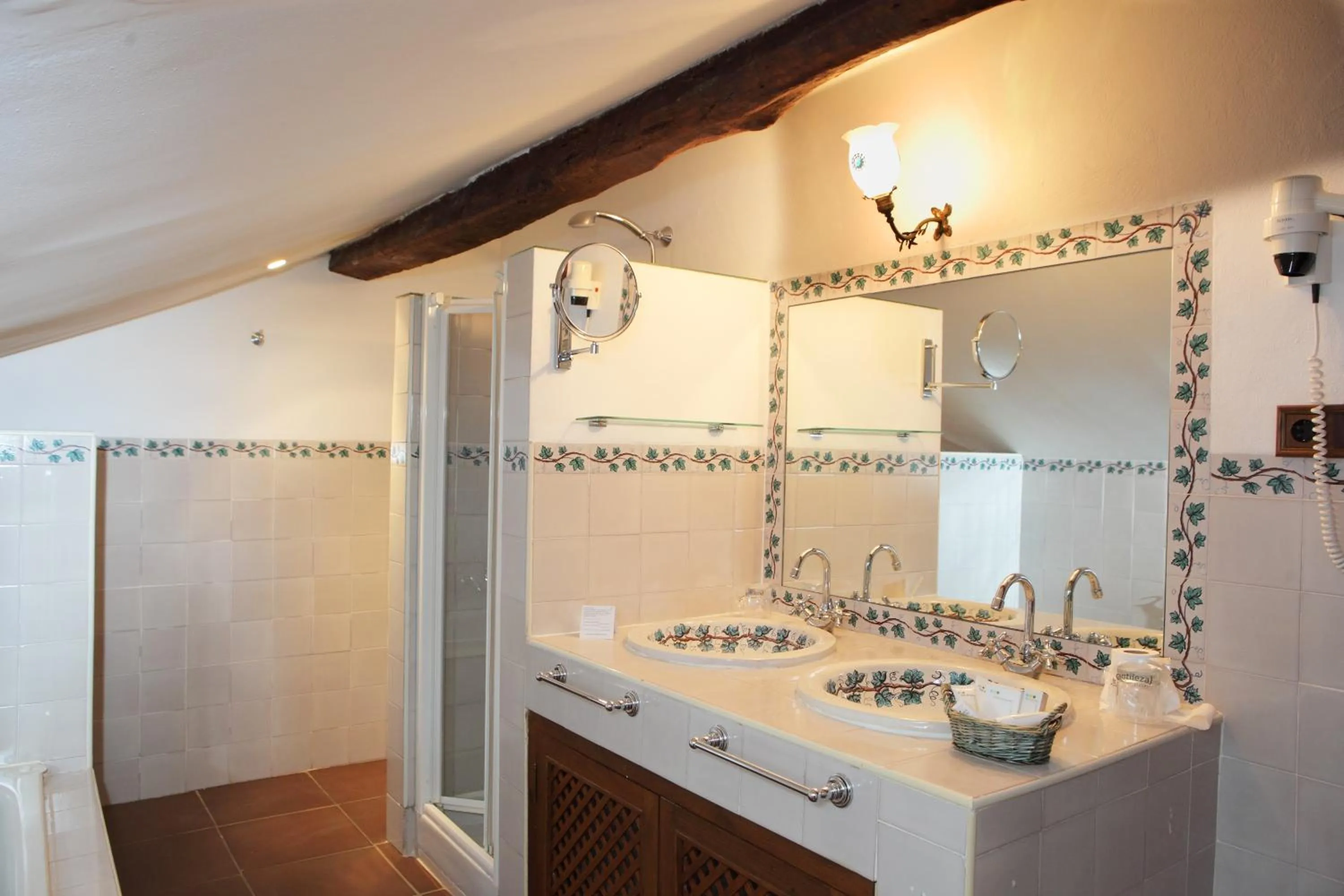 Bathroom in Posada La Torre de La Quintana