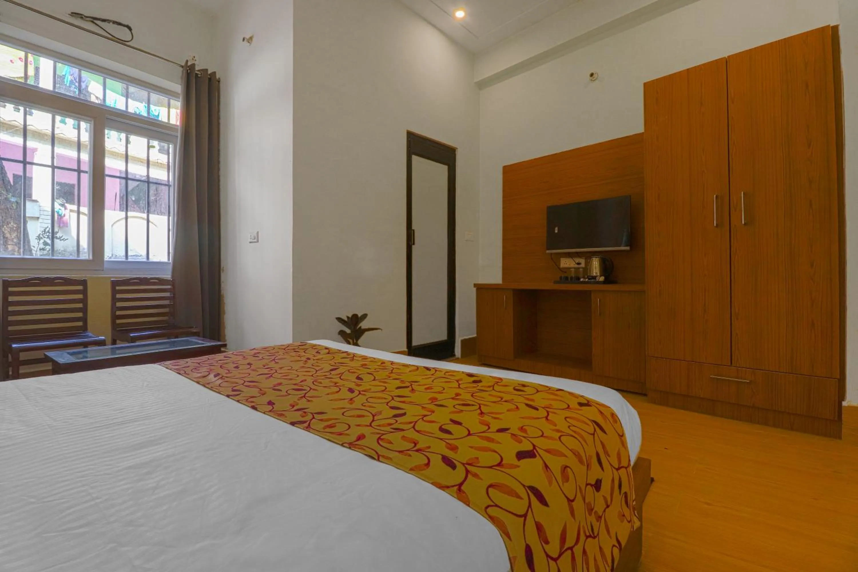 Communal lounge/ TV room in Shanti Vilaas