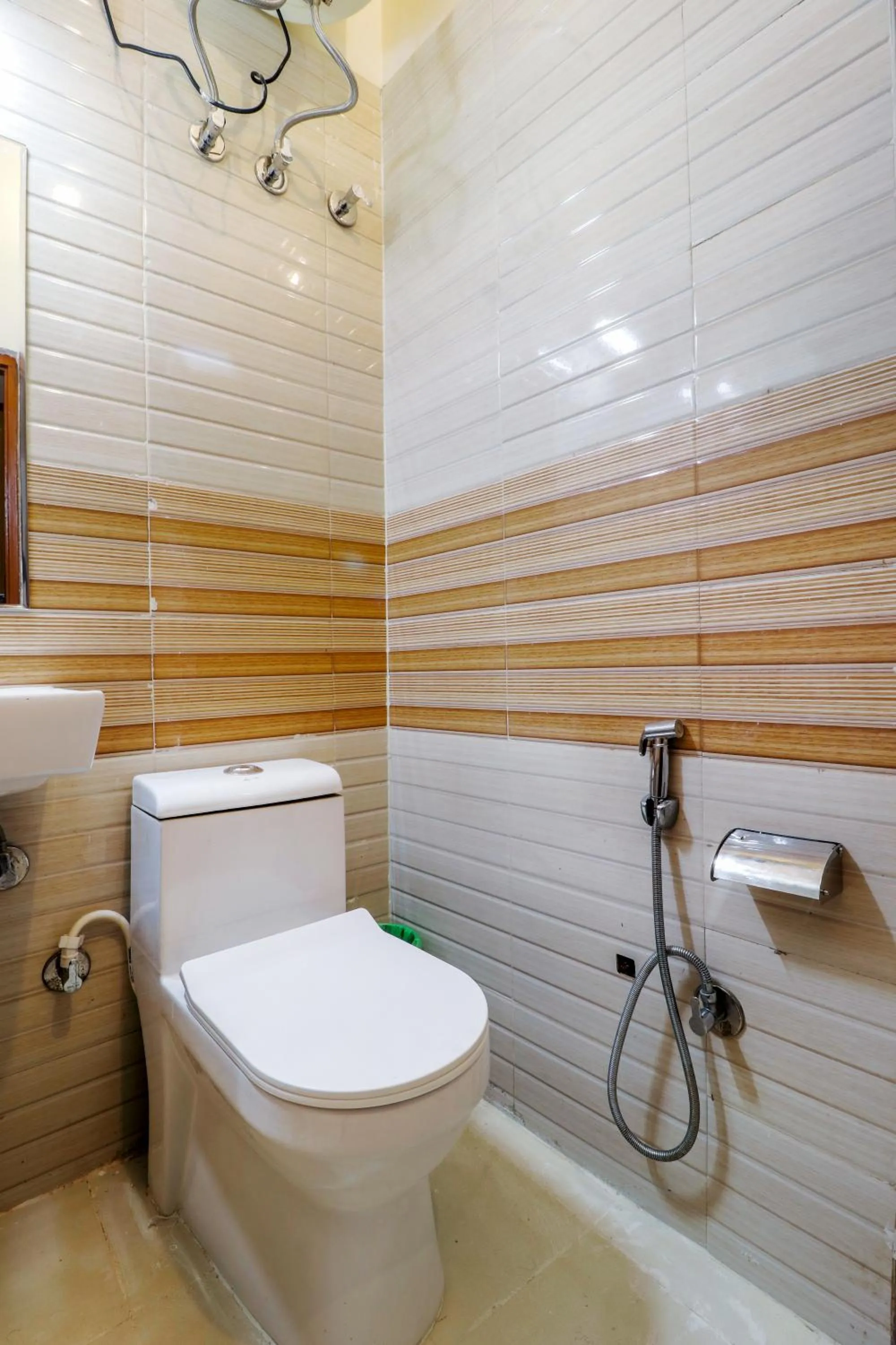 Toilet in Shanti Vilaas