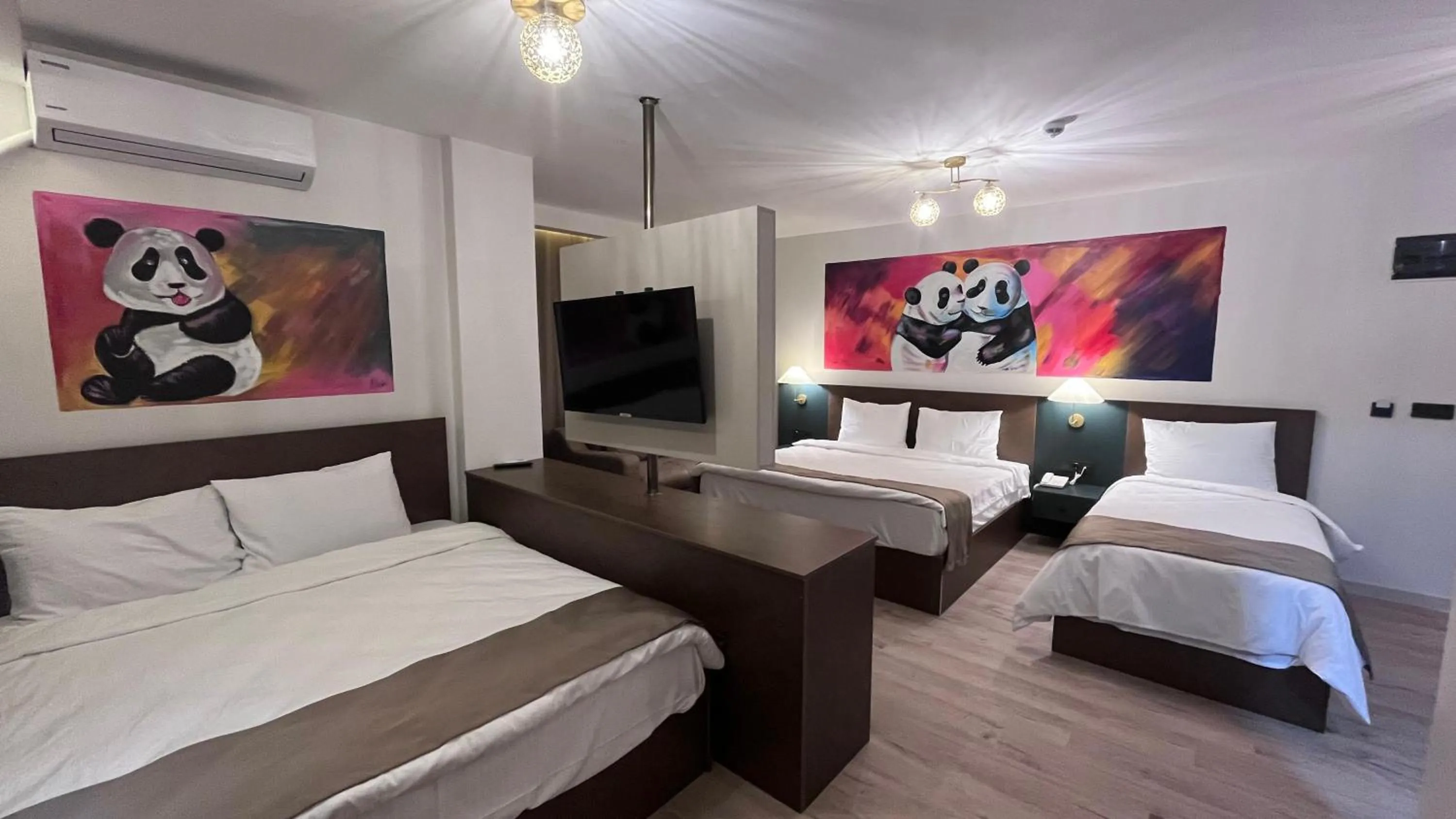 Communal lounge/ TV room, Bed in SAR-PER Hotel