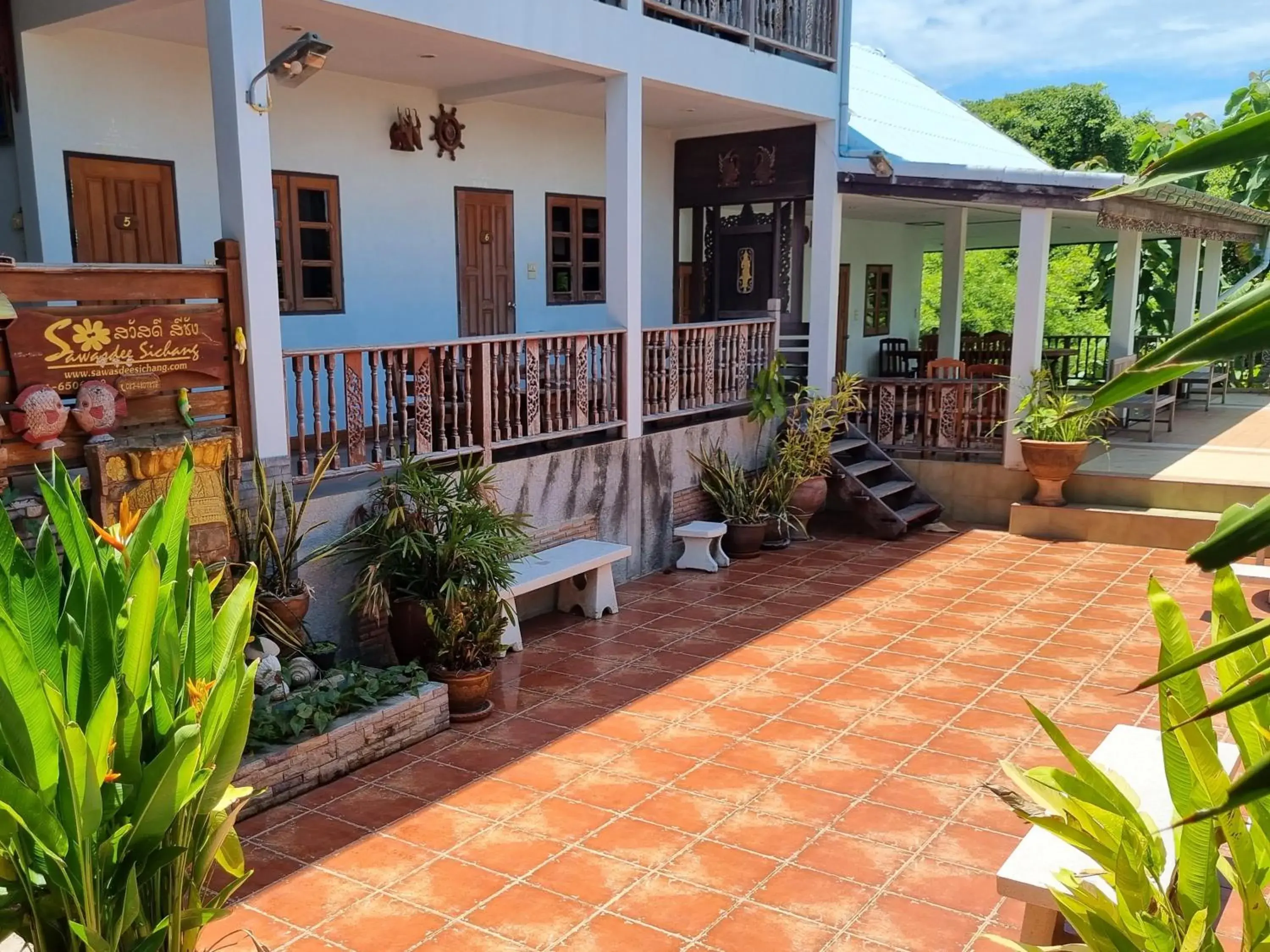 Standard Queen Room in Sawasdee Sichang Resort Standard Queen Room in Sawasdee Sichang Resort