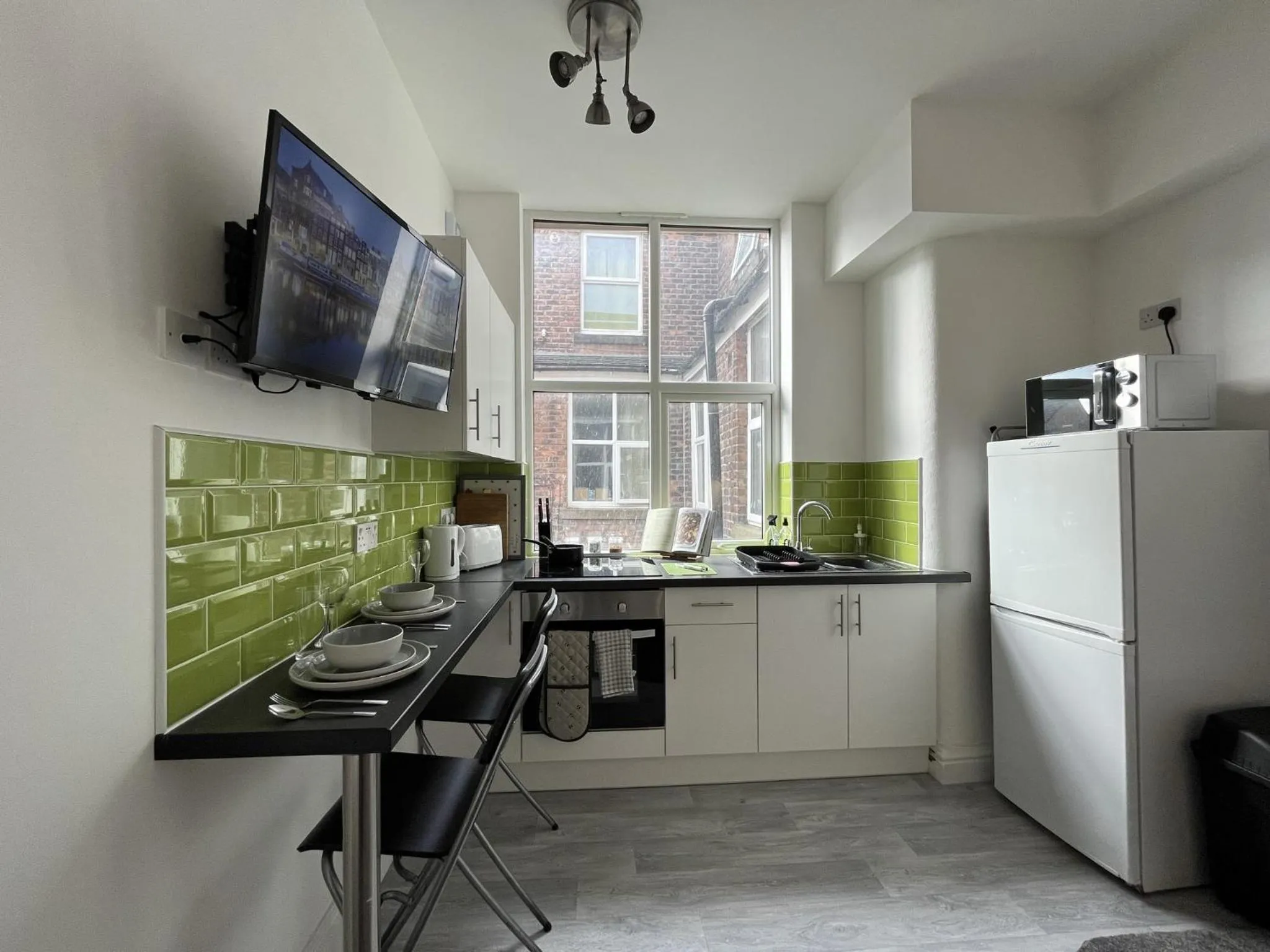 Kitchen or kitchenette in Modern 1 bed studios for comfy stay in Preston