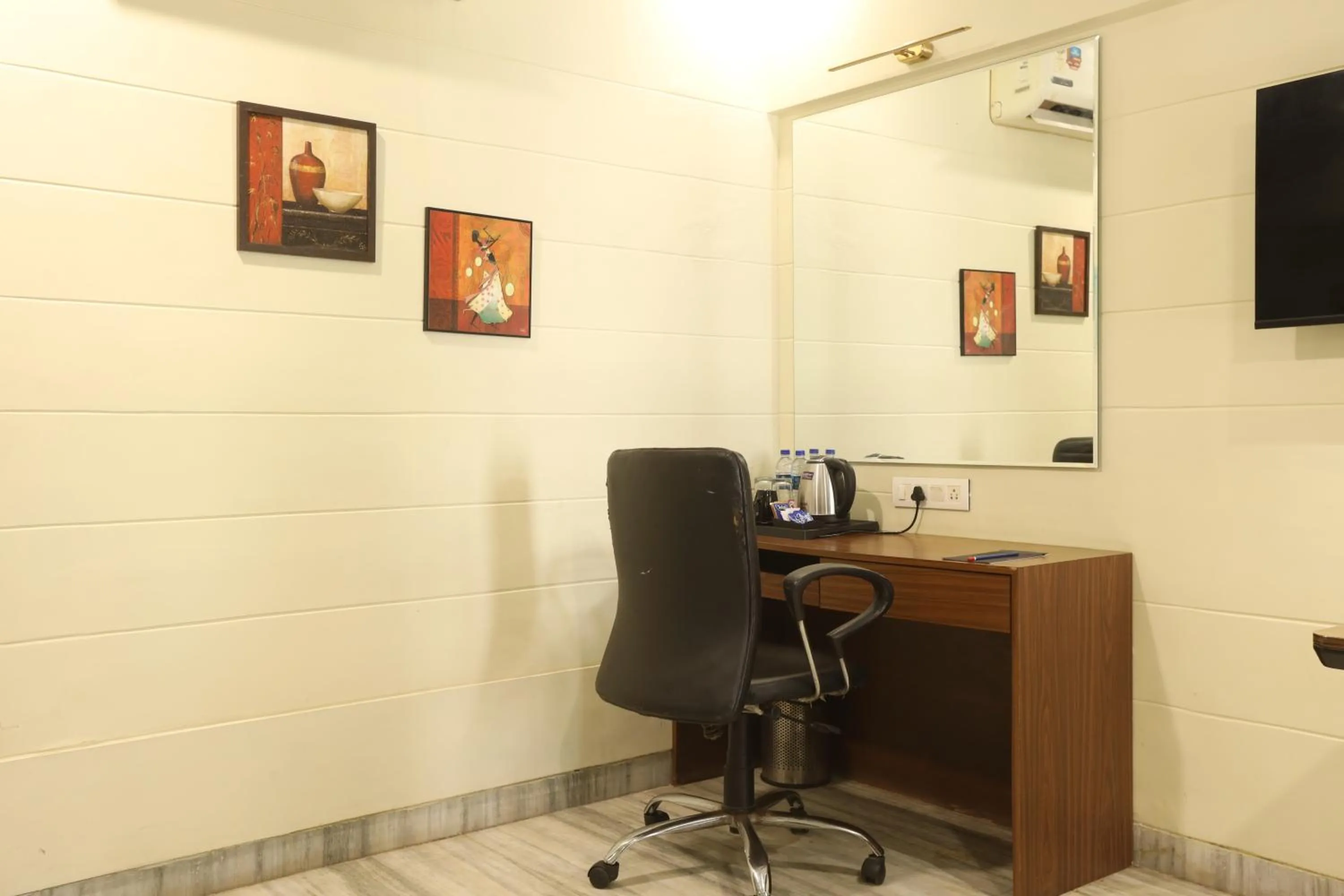 Seating area in Country Inn by Kempinski Hotel and Resort - Mumbai International Airport