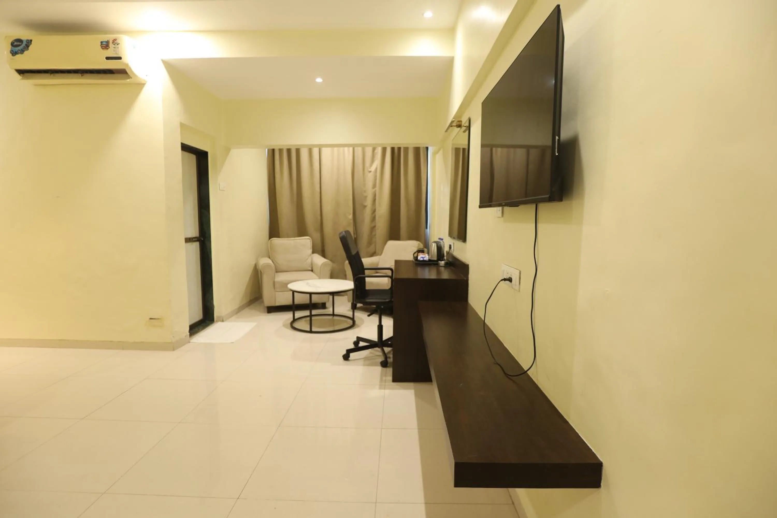 Seating Area in Country Inn by Kempinski Hotel and Resort - Mumbai International Airport