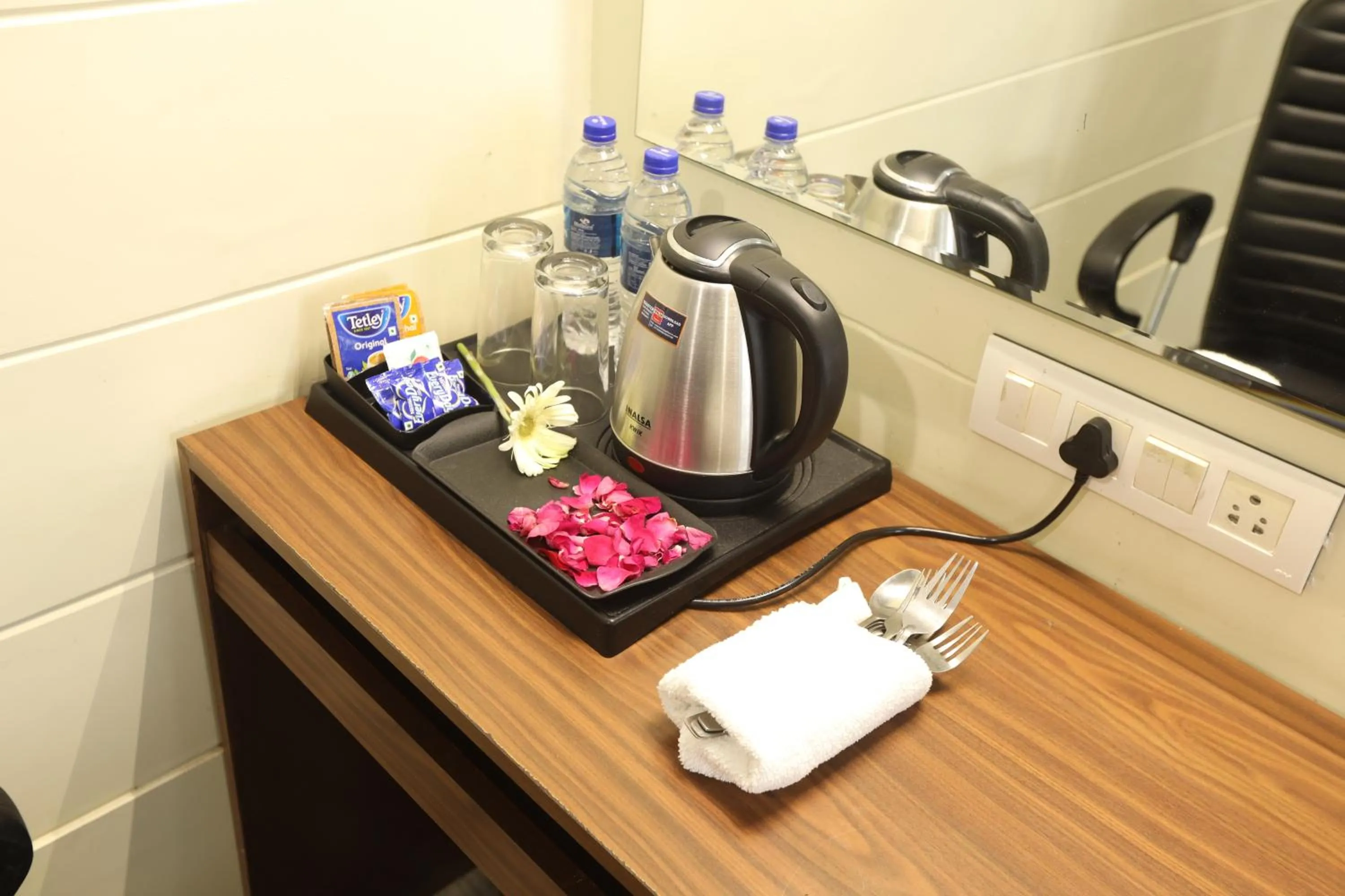 Coffee/tea facilities in Country Inn by Kempinski Hotel and Resort - Mumbai International Airport