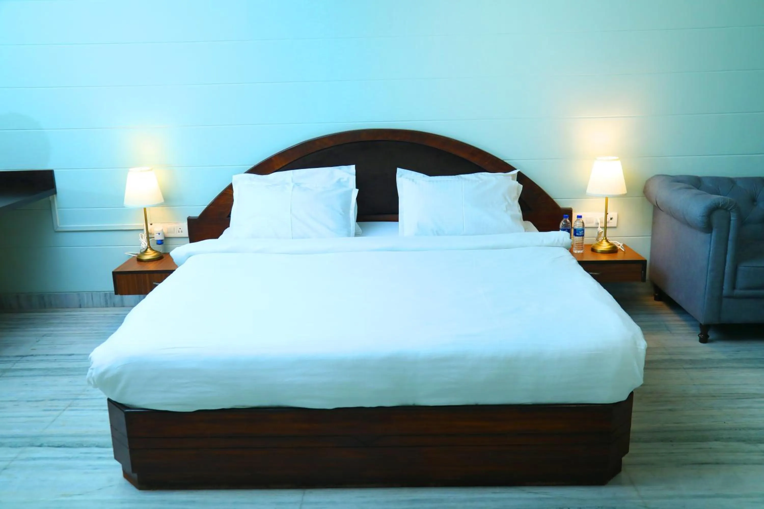Bed in Country Inn by Kempinski Hotel and Resort - Mumbai International Airport
