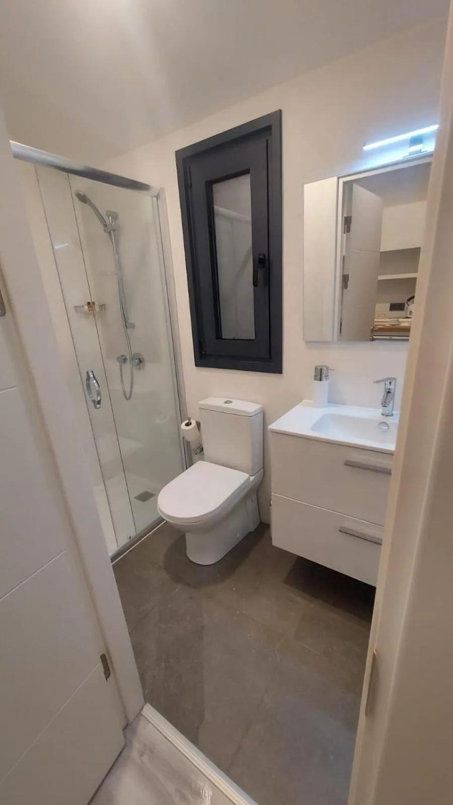 Shower in Tumba Sisli Vadi