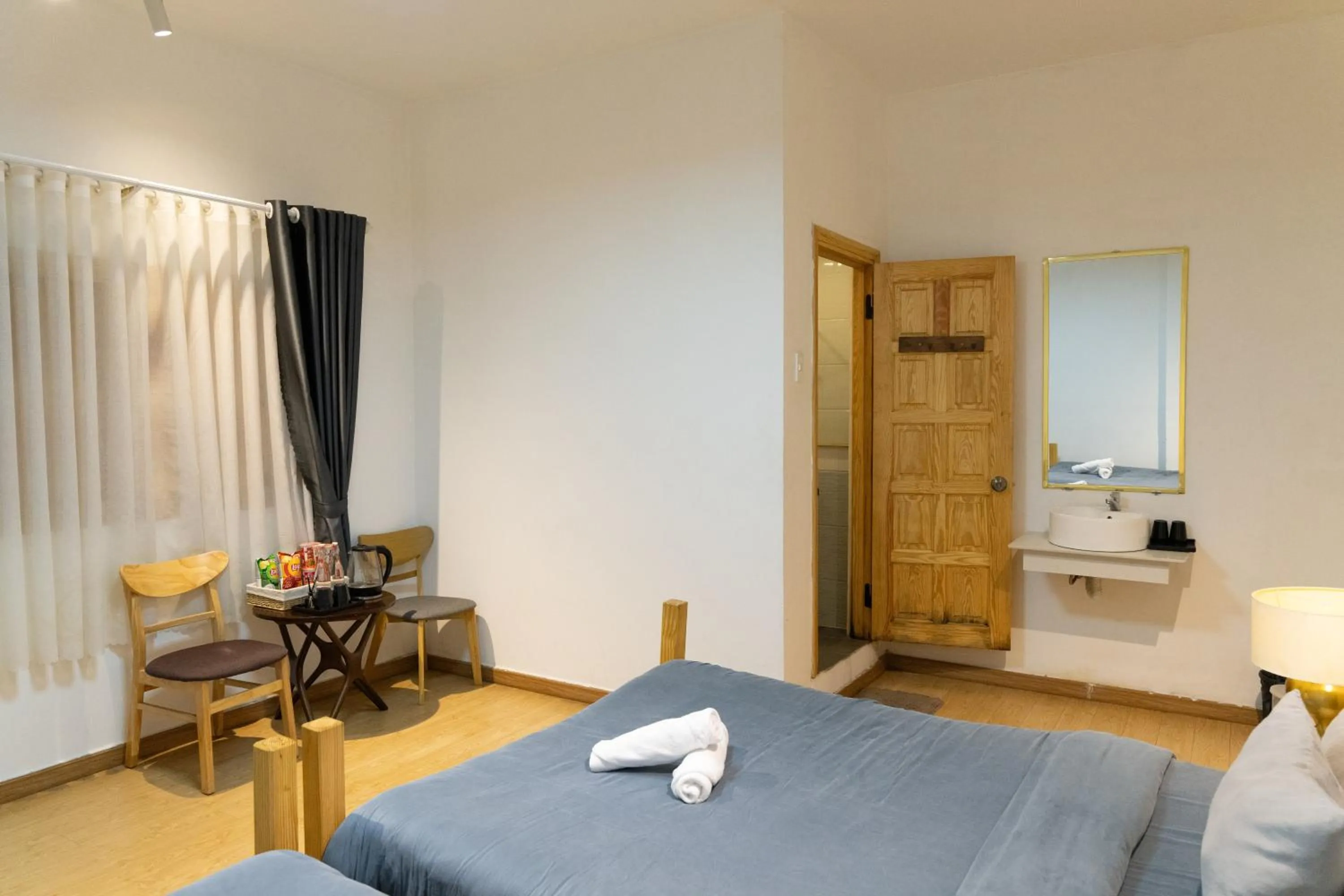 Photo of the whole room, Bed in AMIGO Luxury Palace- Cạnh Chợ Đêm Đà Lạt