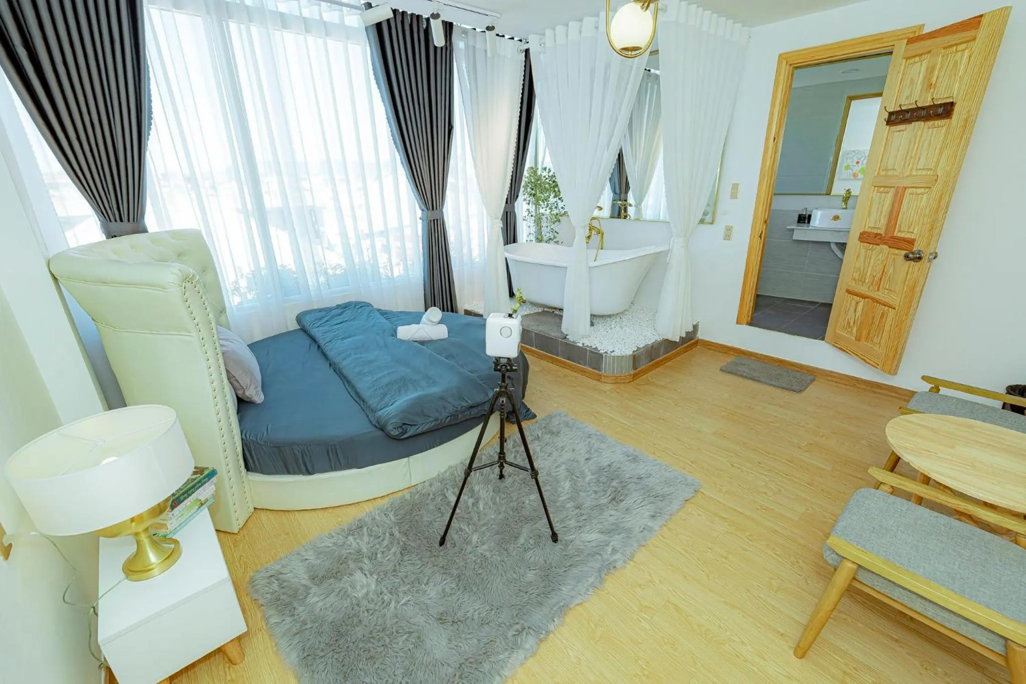 Bed in AMIGO Luxury Palace- Cạnh Chợ Đêm Đà Lạt