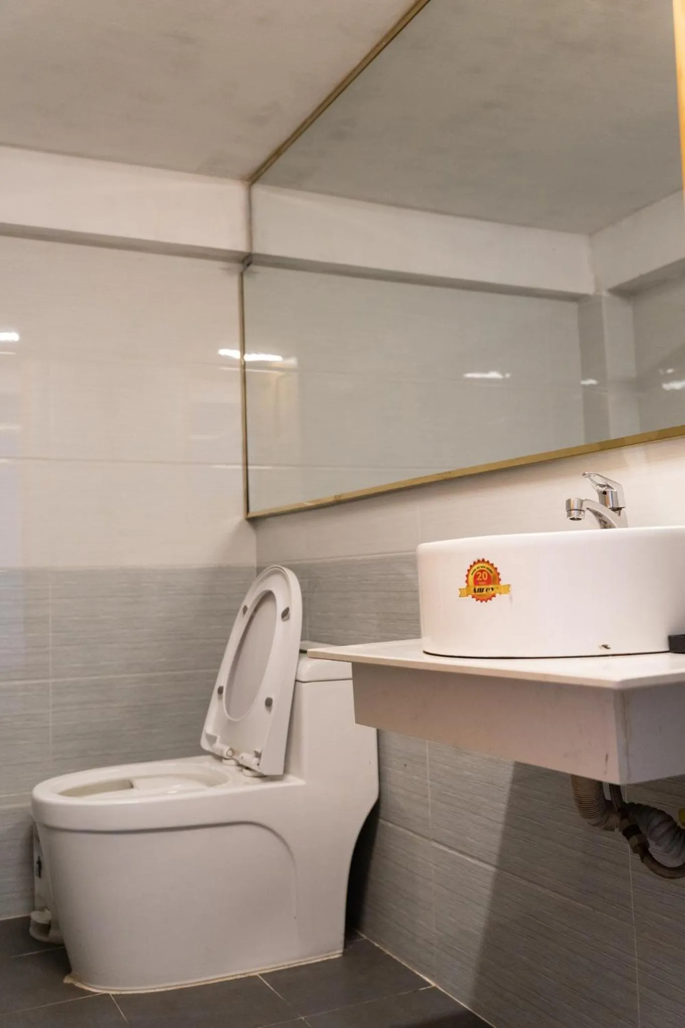 Toilet in AMIGO Luxury Palace- Cạnh Chợ Đêm Đà Lạt