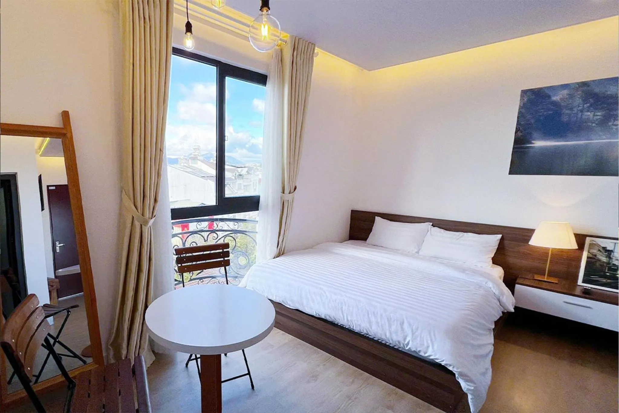 Bed in AMIGO Luxury Palace- Cạnh Chợ Đêm Đà Lạt