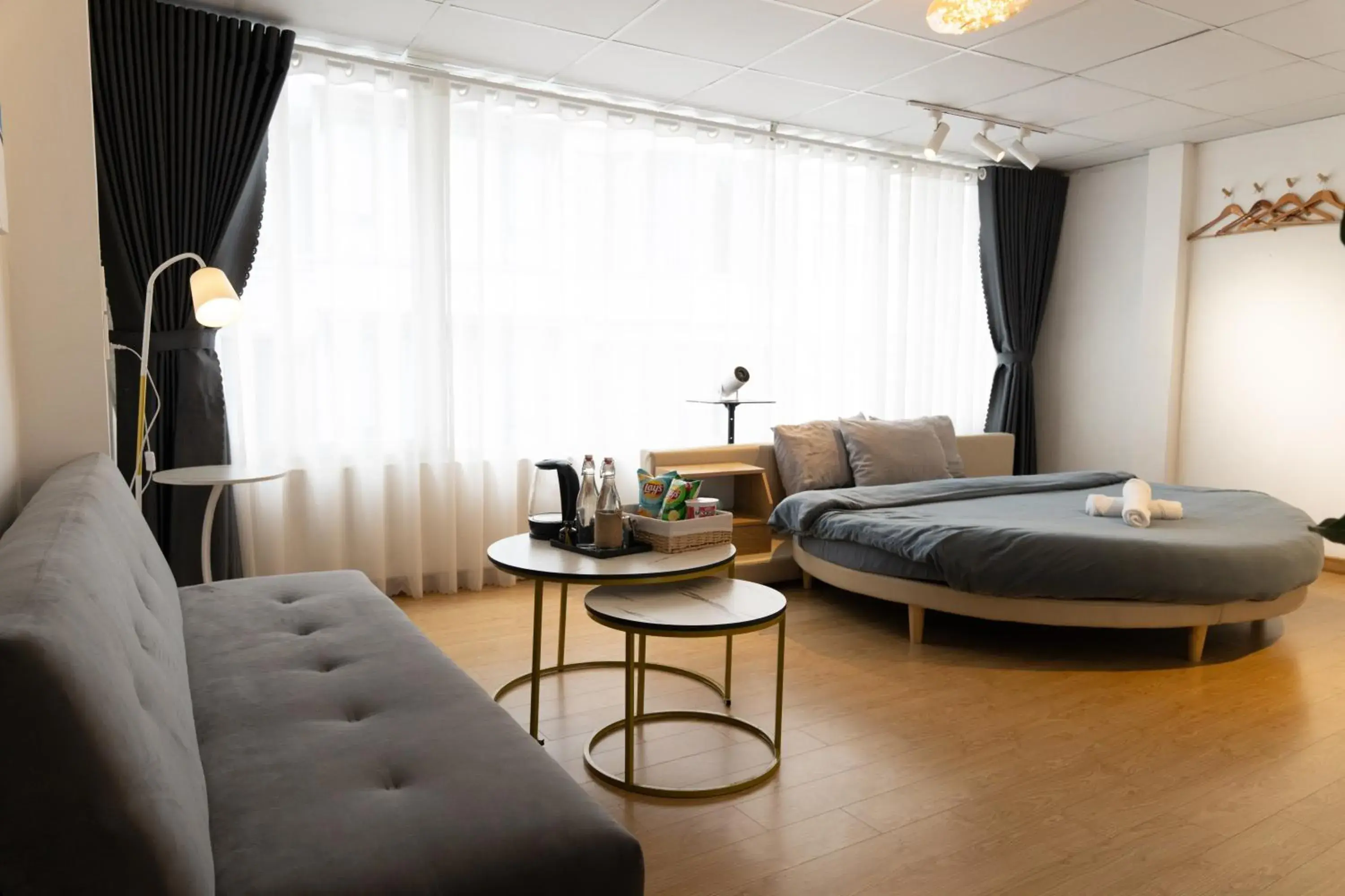 Classic One-Bedroom Apartment with King Bed in AMIGO Luxury Palace- Cạnh Chợ Đêm Đà Lạt Classic One-Bedroom Apartment with King Bed in AMIGO Luxury Palace- Cạnh Chợ Đêm Đà Lạt