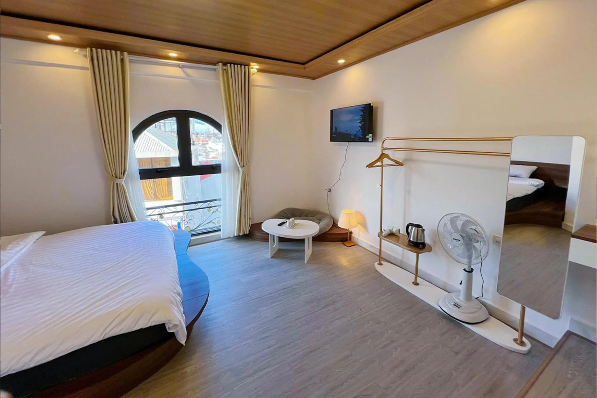 Bed in AMIGO Luxury Palace- Cạnh Chợ Đêm Đà Lạt