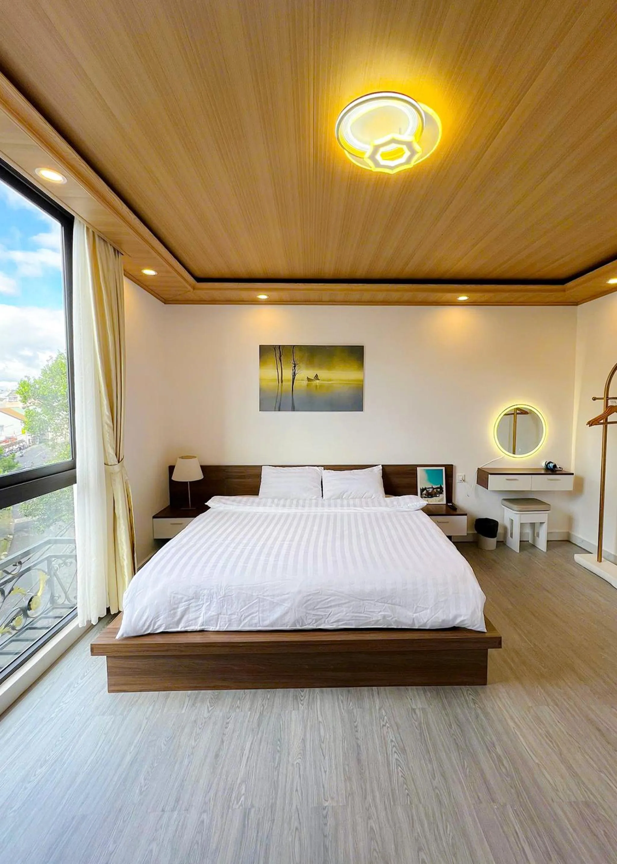 Bed in AMIGO Luxury Palace- Cạnh Chợ Đêm Đà Lạt
