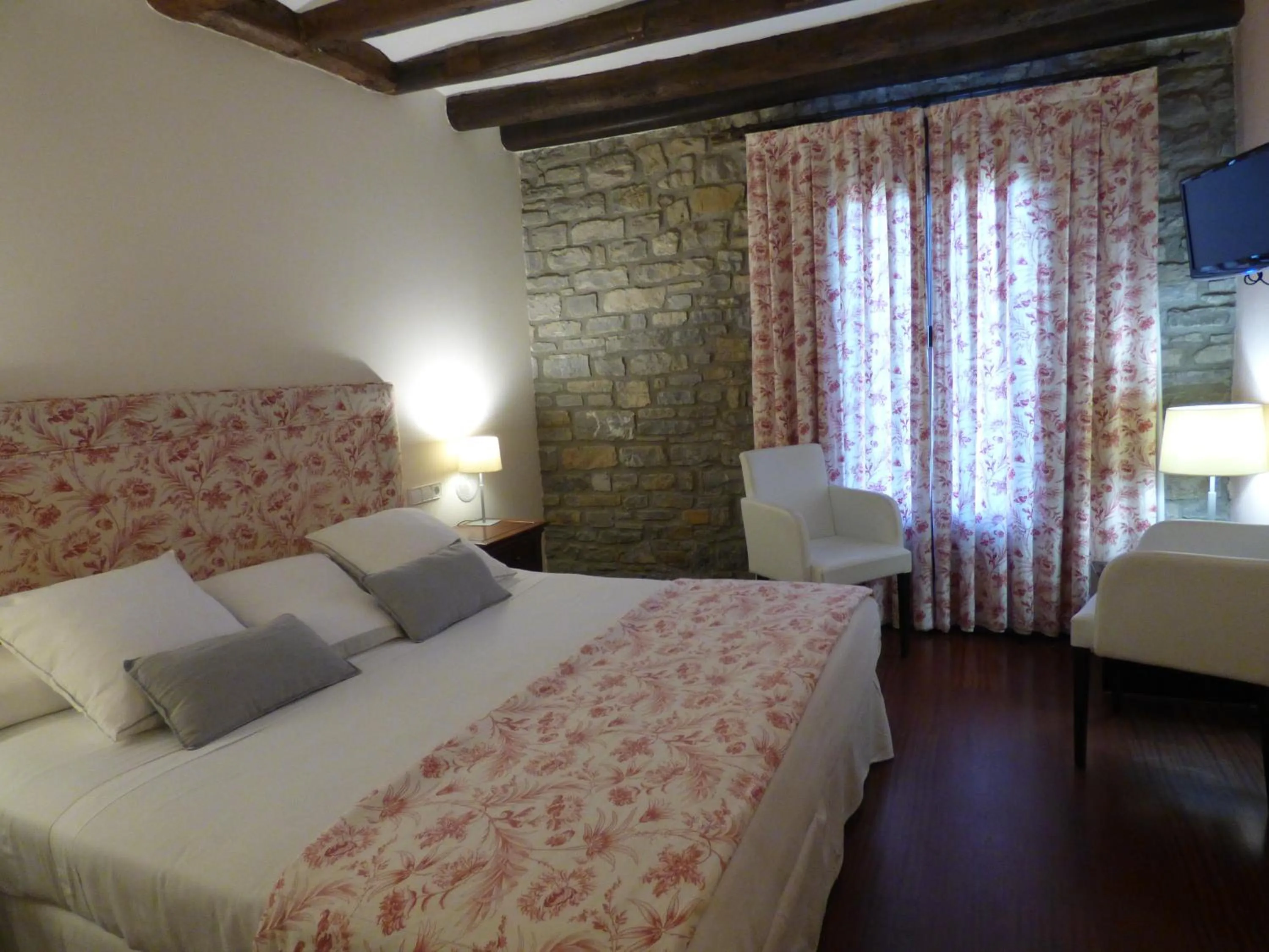 Photo of the whole room, Bed in Los Arcos