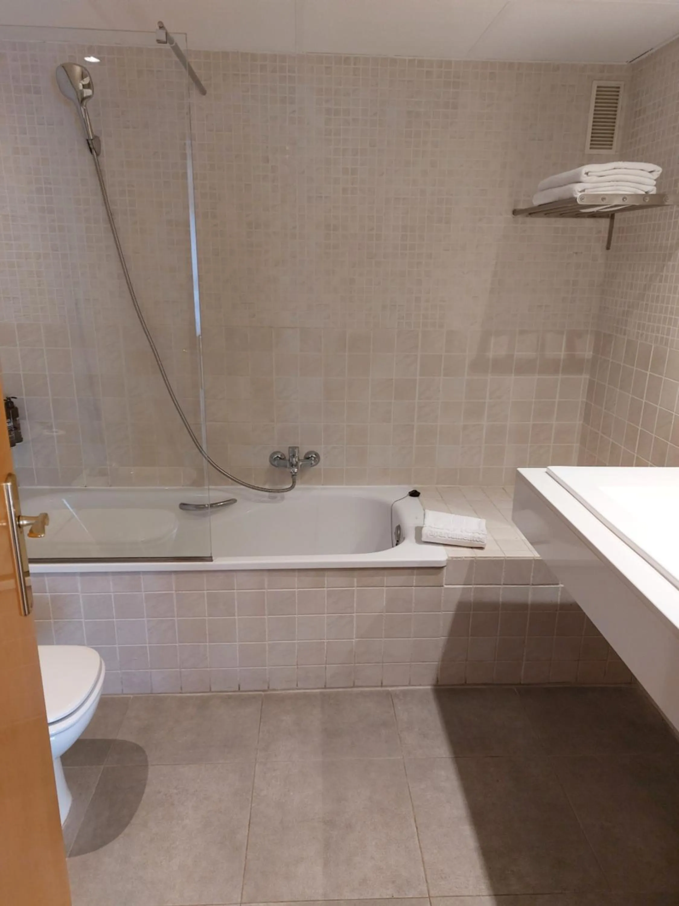 Bathroom in Apartamentos Plaza Picasso