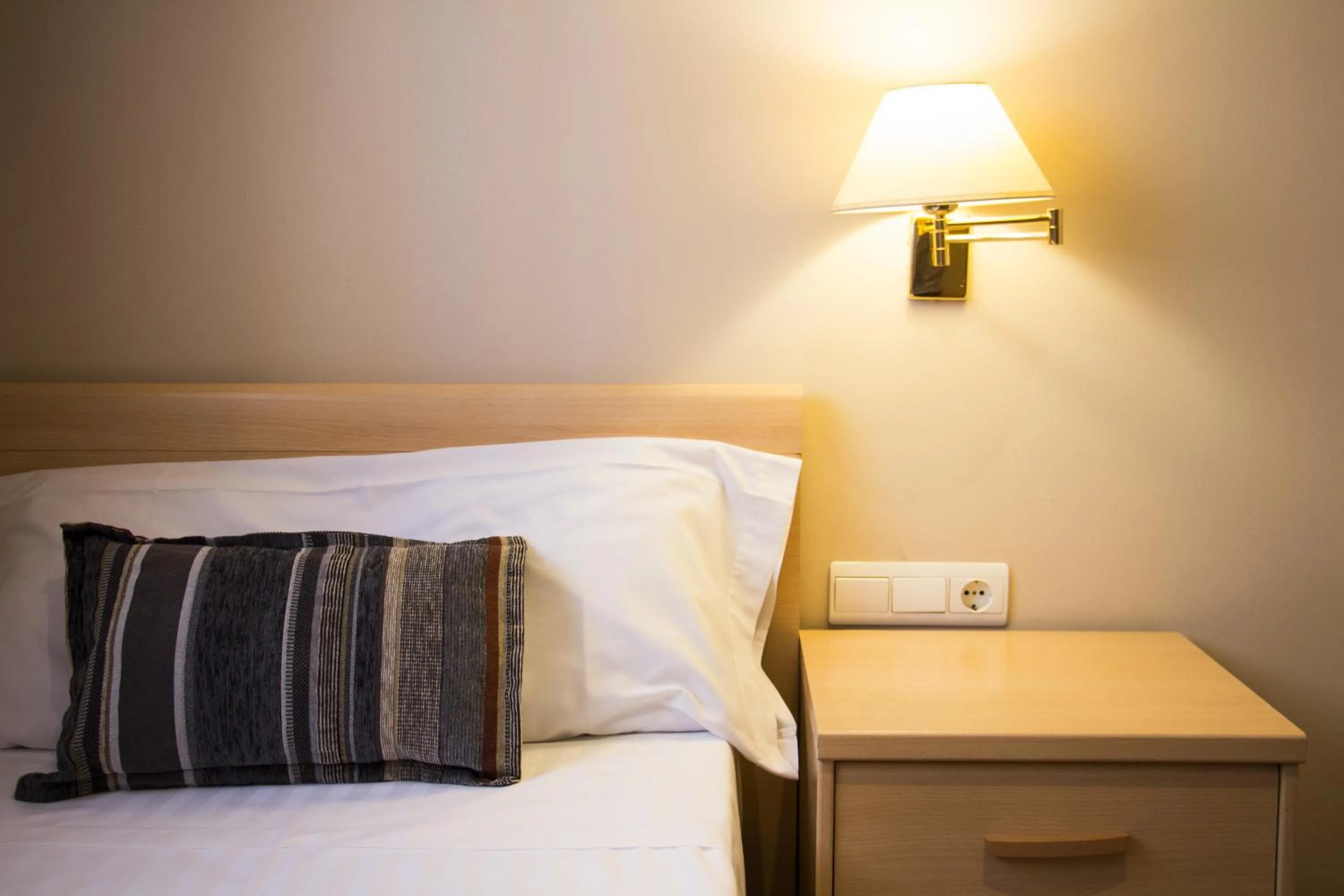 Bedroom, Bed in Apartamentos Plaza Picasso