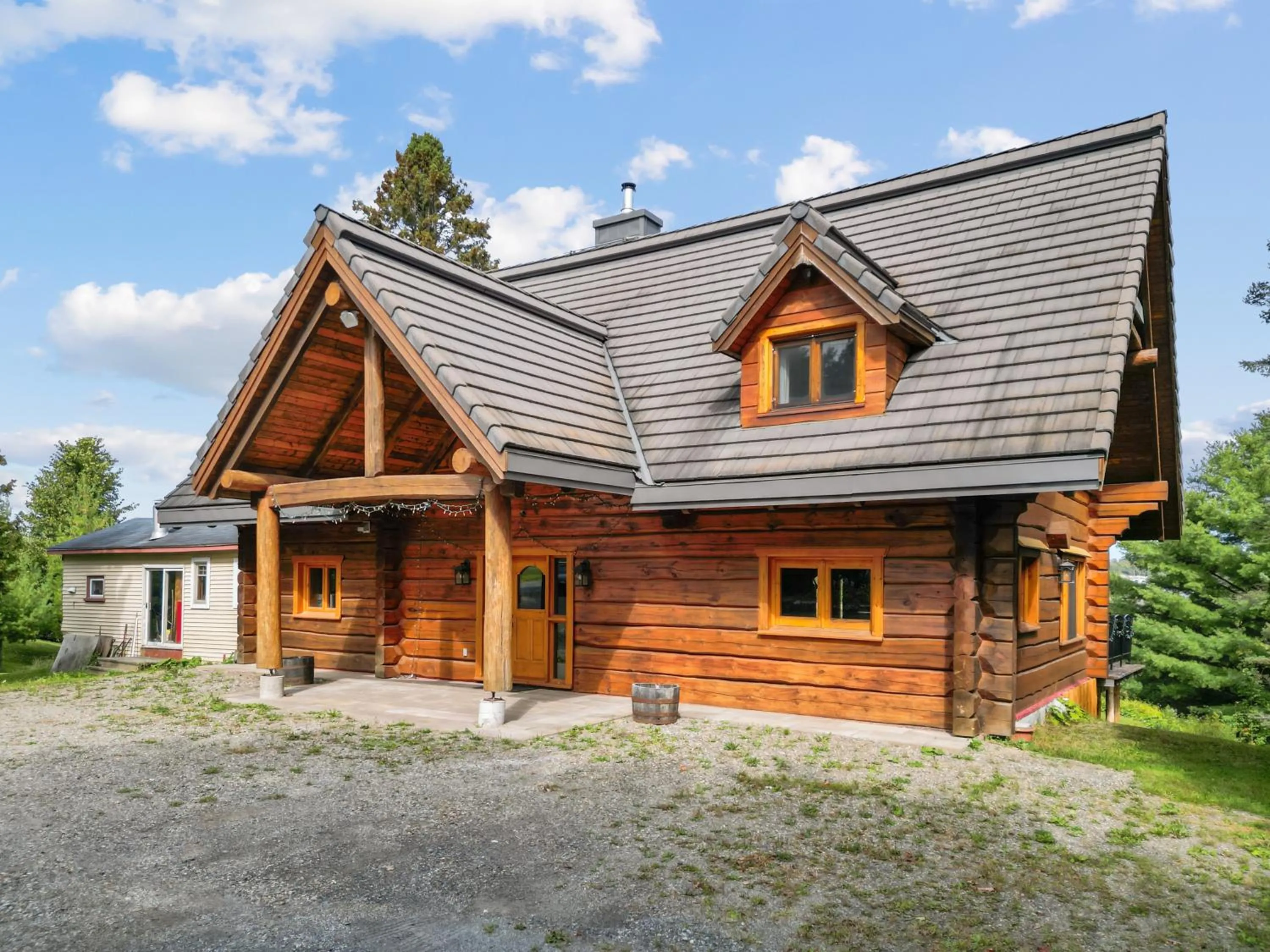 Hébergement "La Maison en Bois Rond"