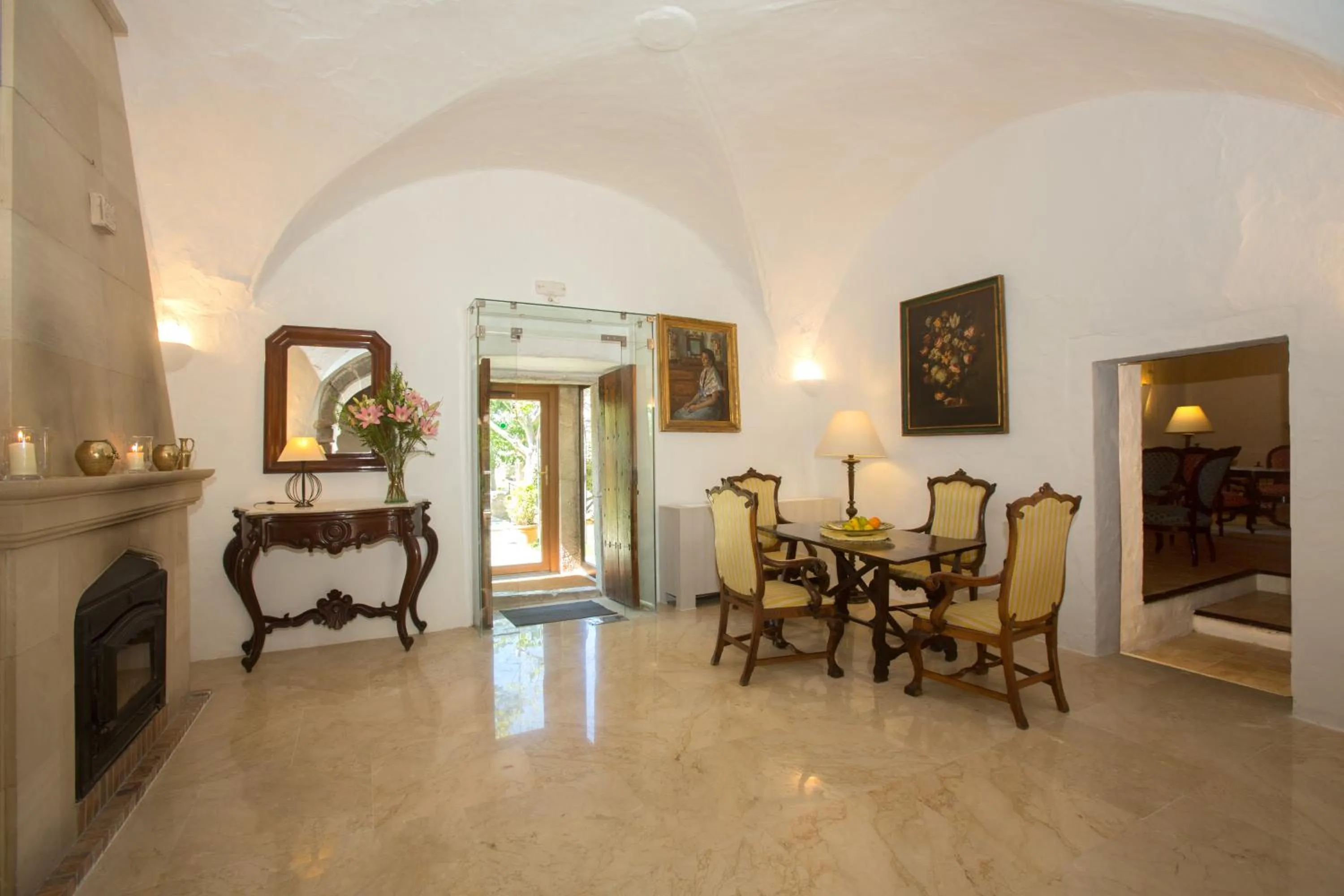 Lobby or reception in L’Hermitage Hotel & Spa