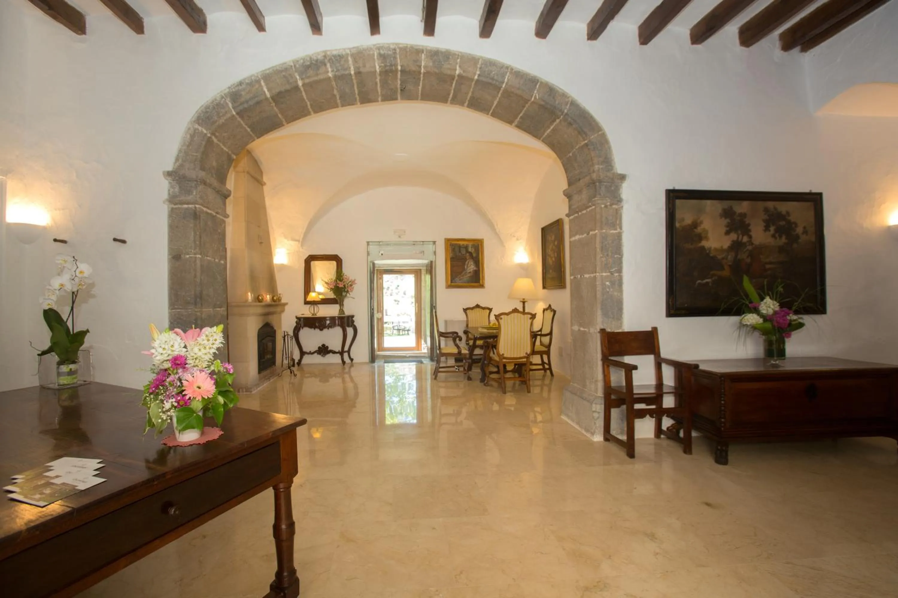 Lobby or reception in L’Hermitage Hotel & Spa