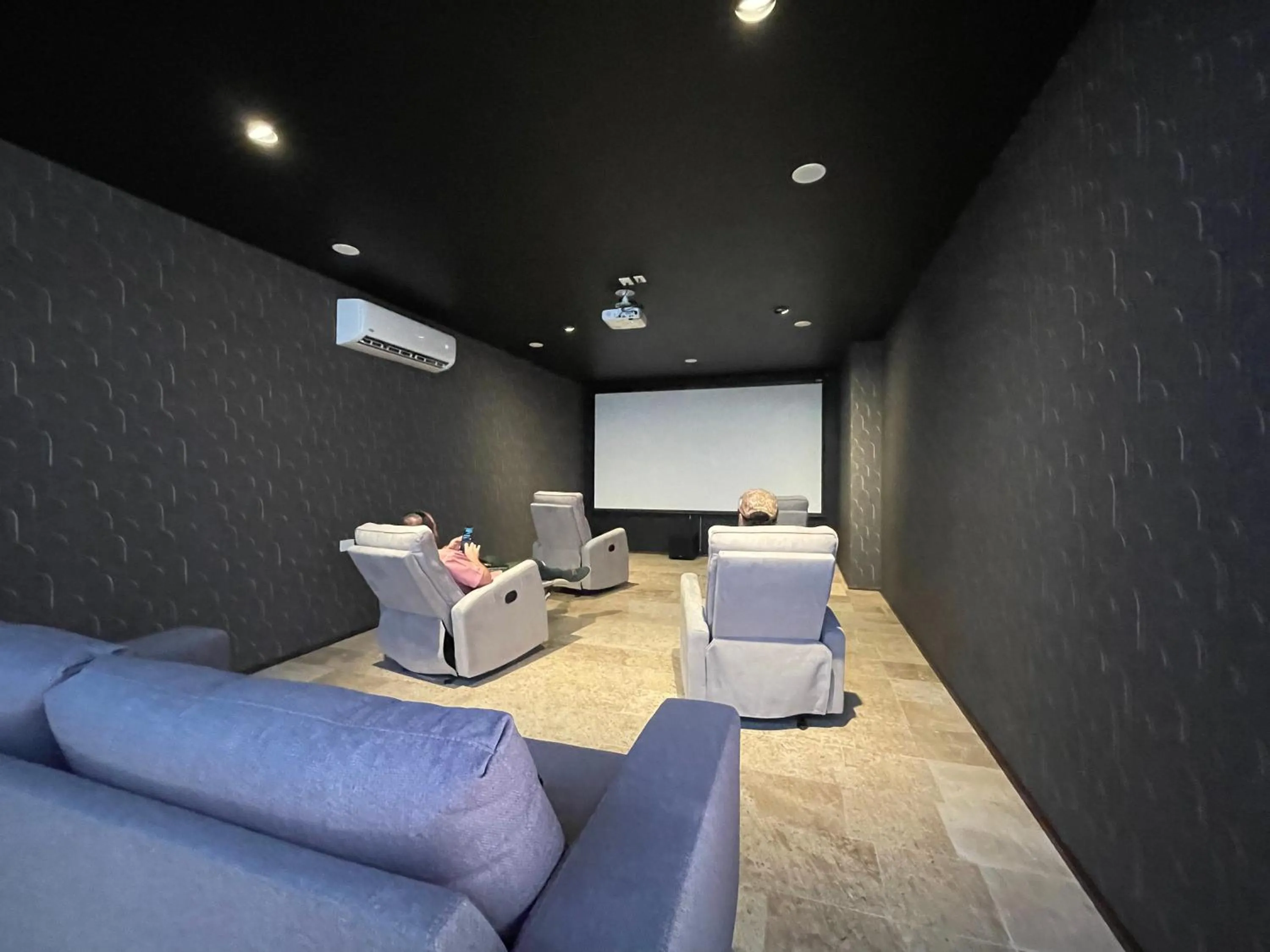 Communal lounge/ TV room in Luxurious Studio in Menesse Tulum Pool Gym Cinema By Yeah