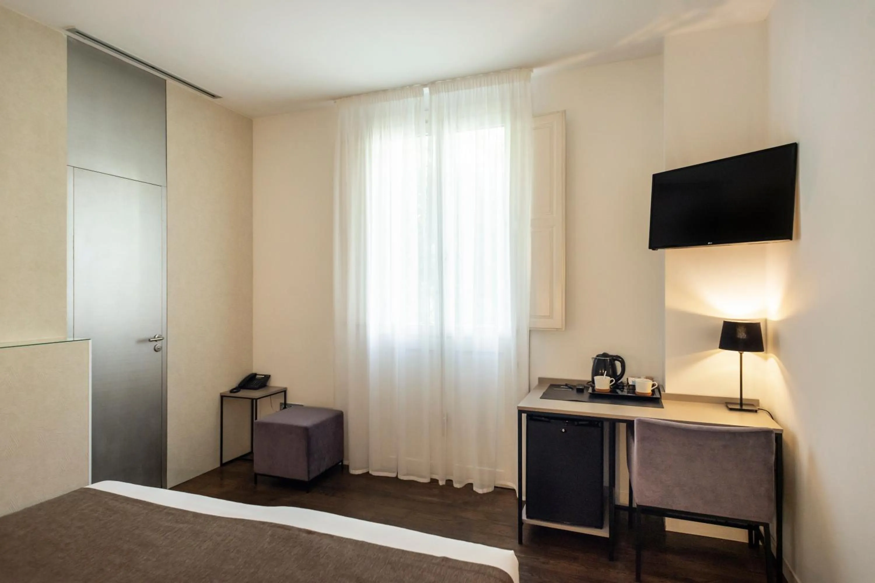 Bed in Blanq Carmen Hotel