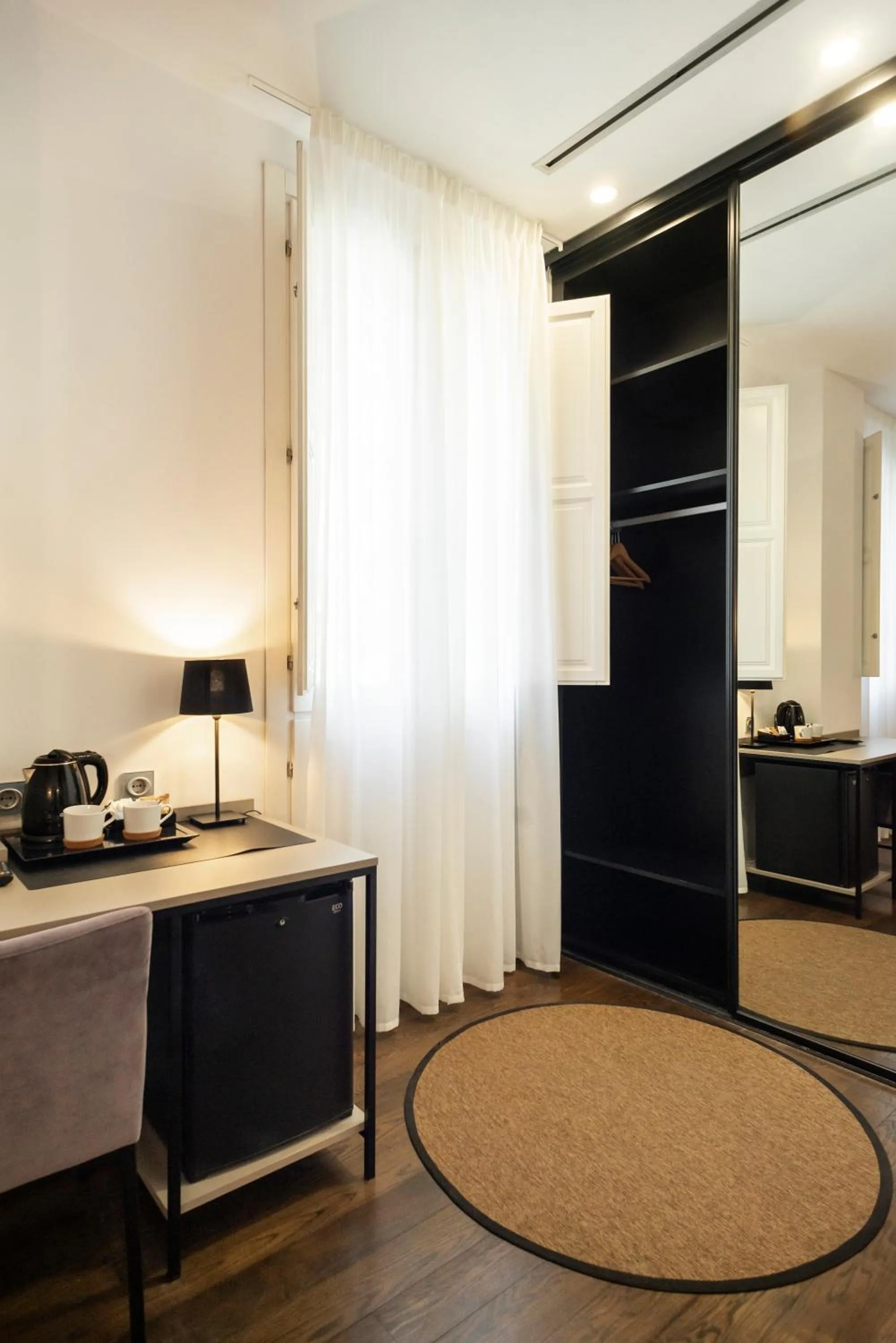 hair dresser in Blanq Carmen Hotel