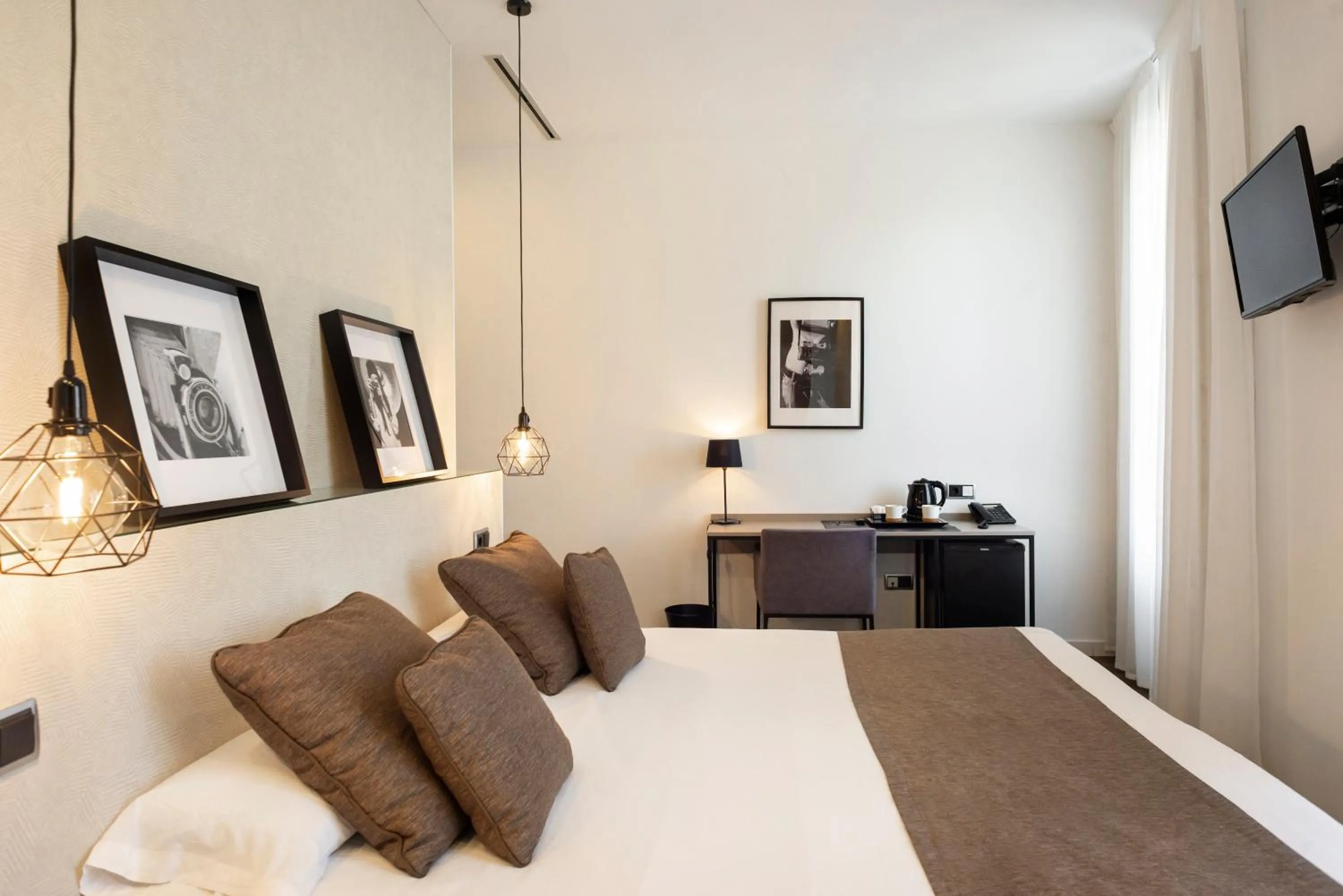 Bed in Blanq Carmen Hotel