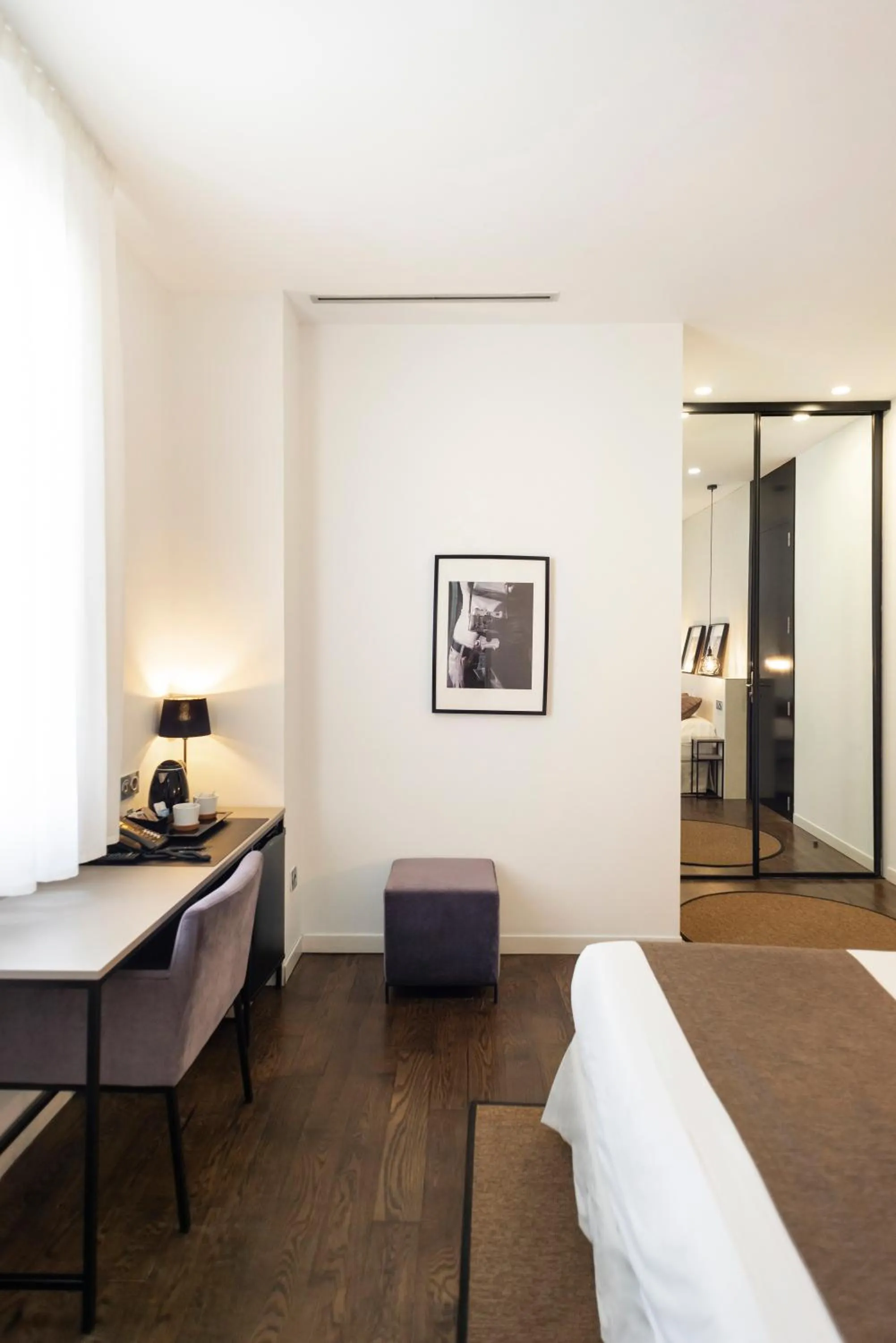 Photo of the whole room, Bed in Blanq Carmen Hotel