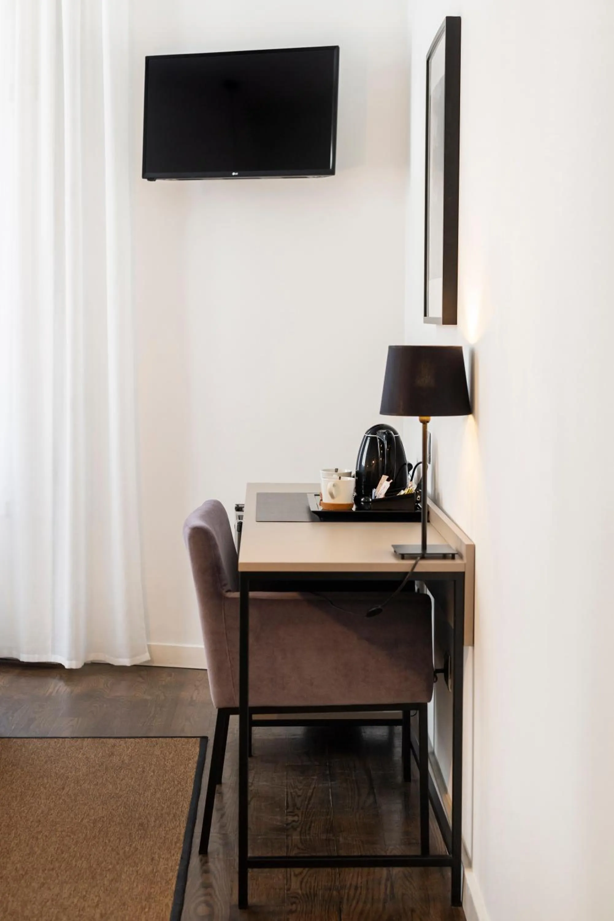 hair dresser in Blanq Carmen Hotel