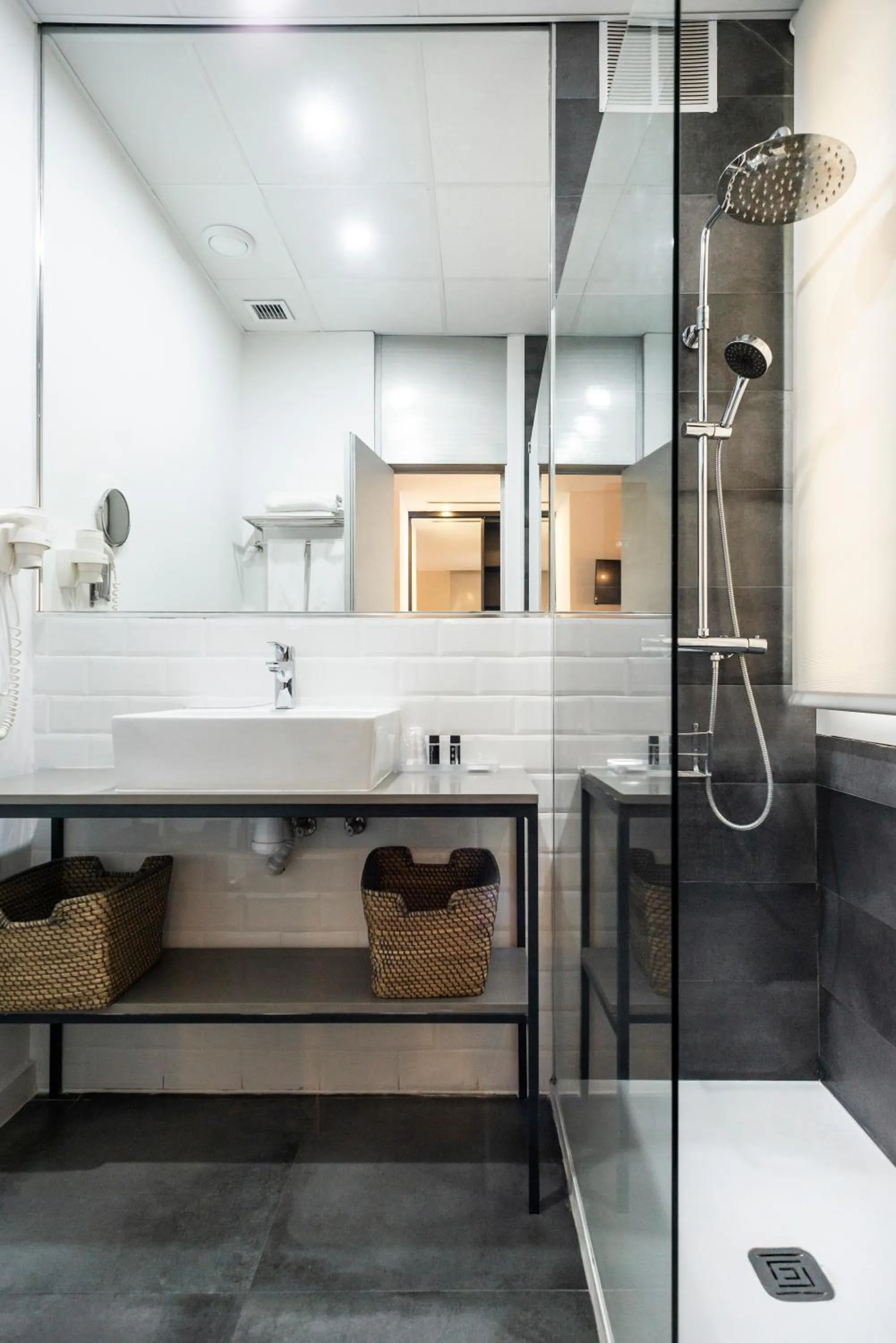 Shower in Blanq Carmen Hotel