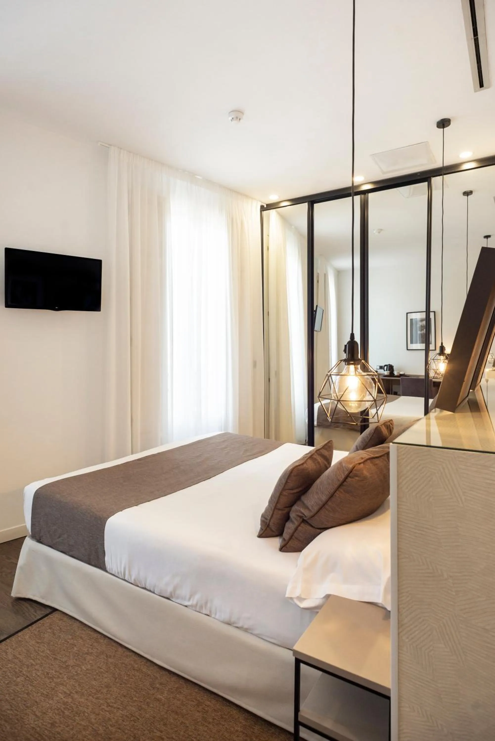 Bed in Blanq Carmen Hotel