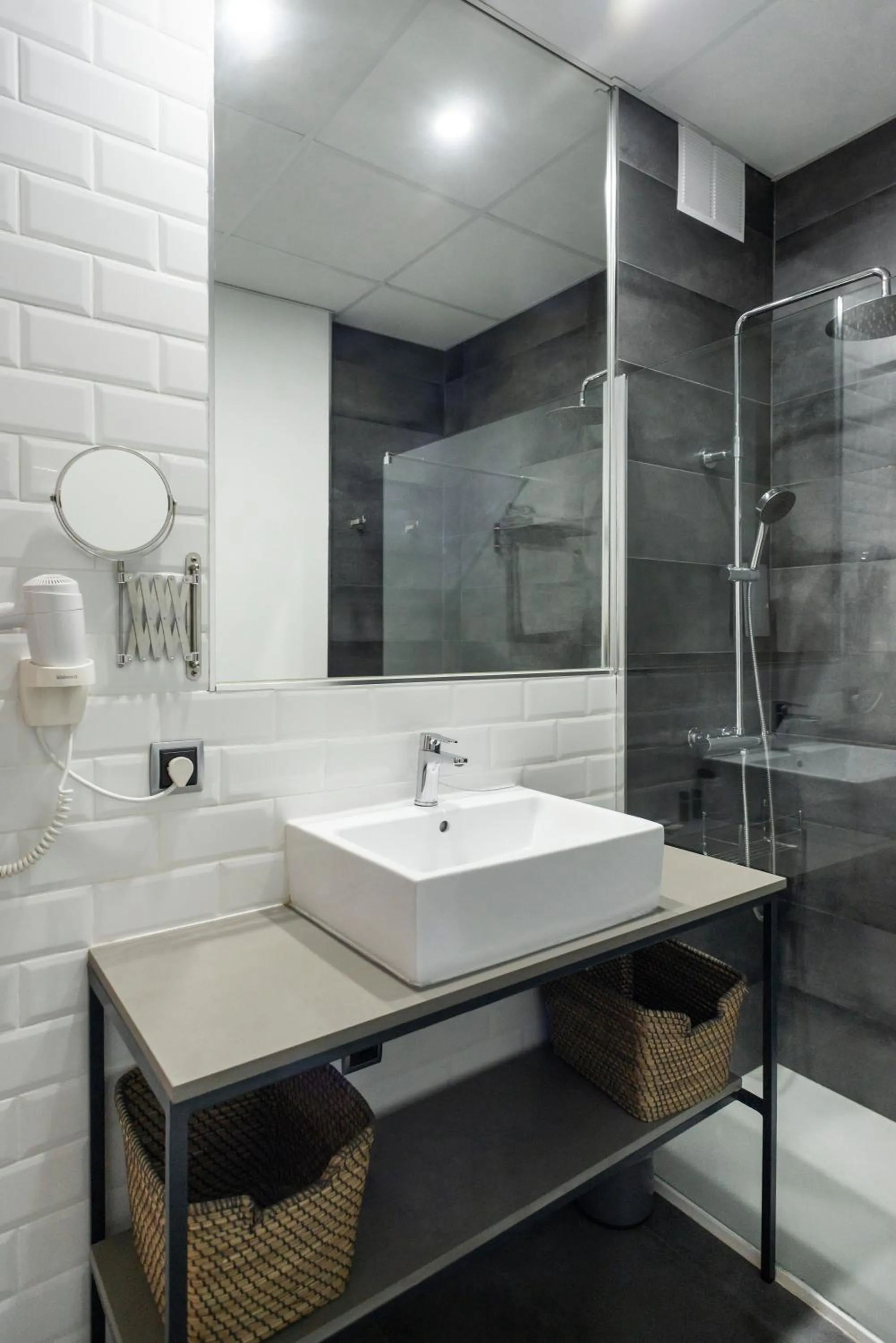 Shower in Blanq Carmen Hotel