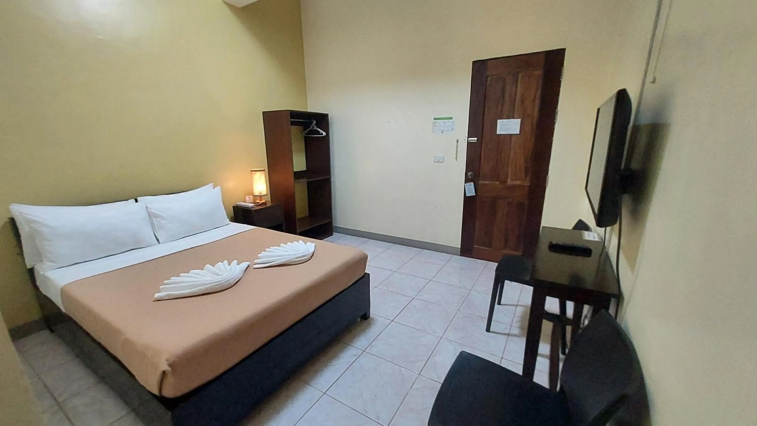 Bedroom, Bed in Coron Vista Lodge