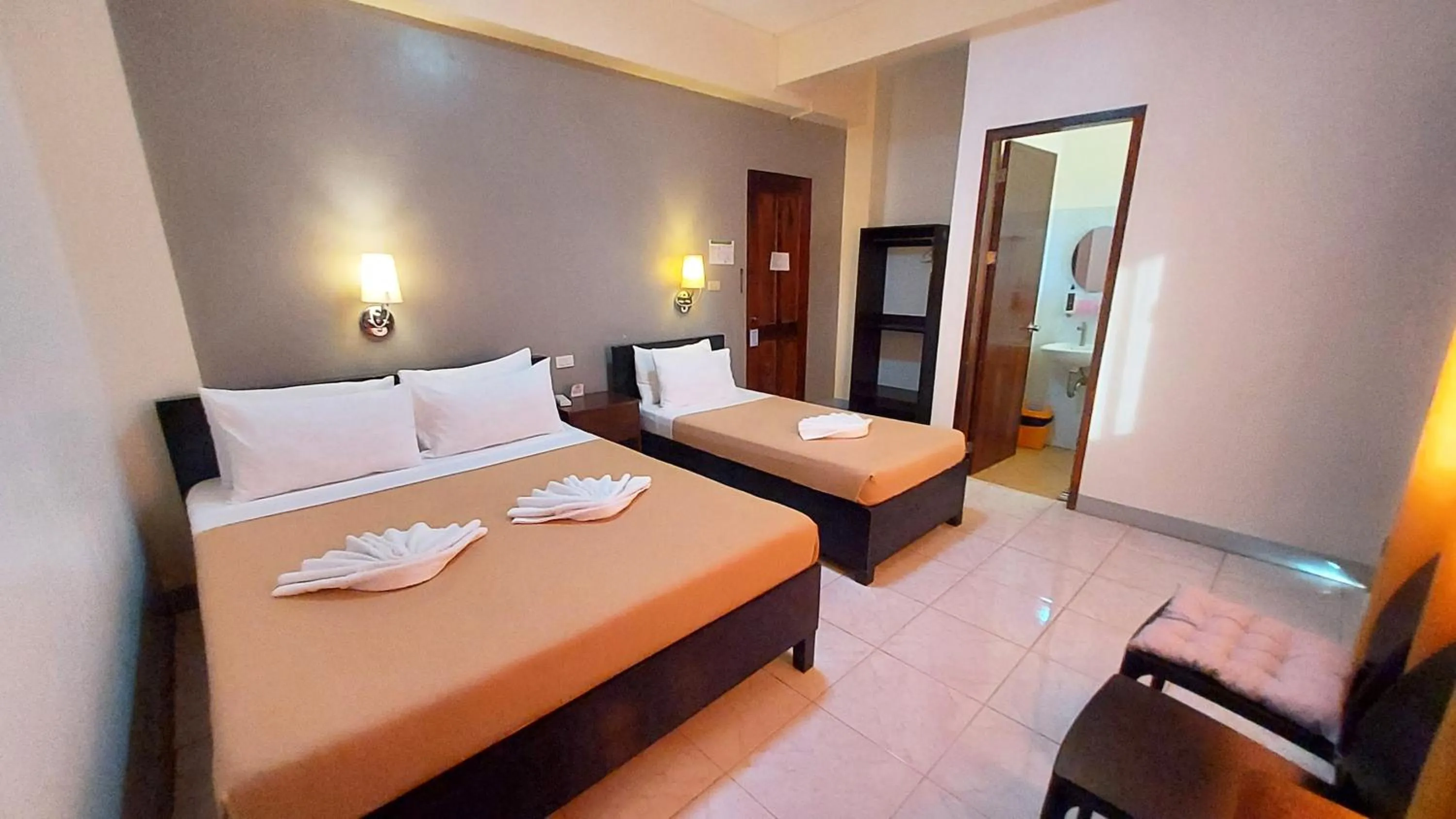 Bedroom, Bed in Coron Vista Lodge