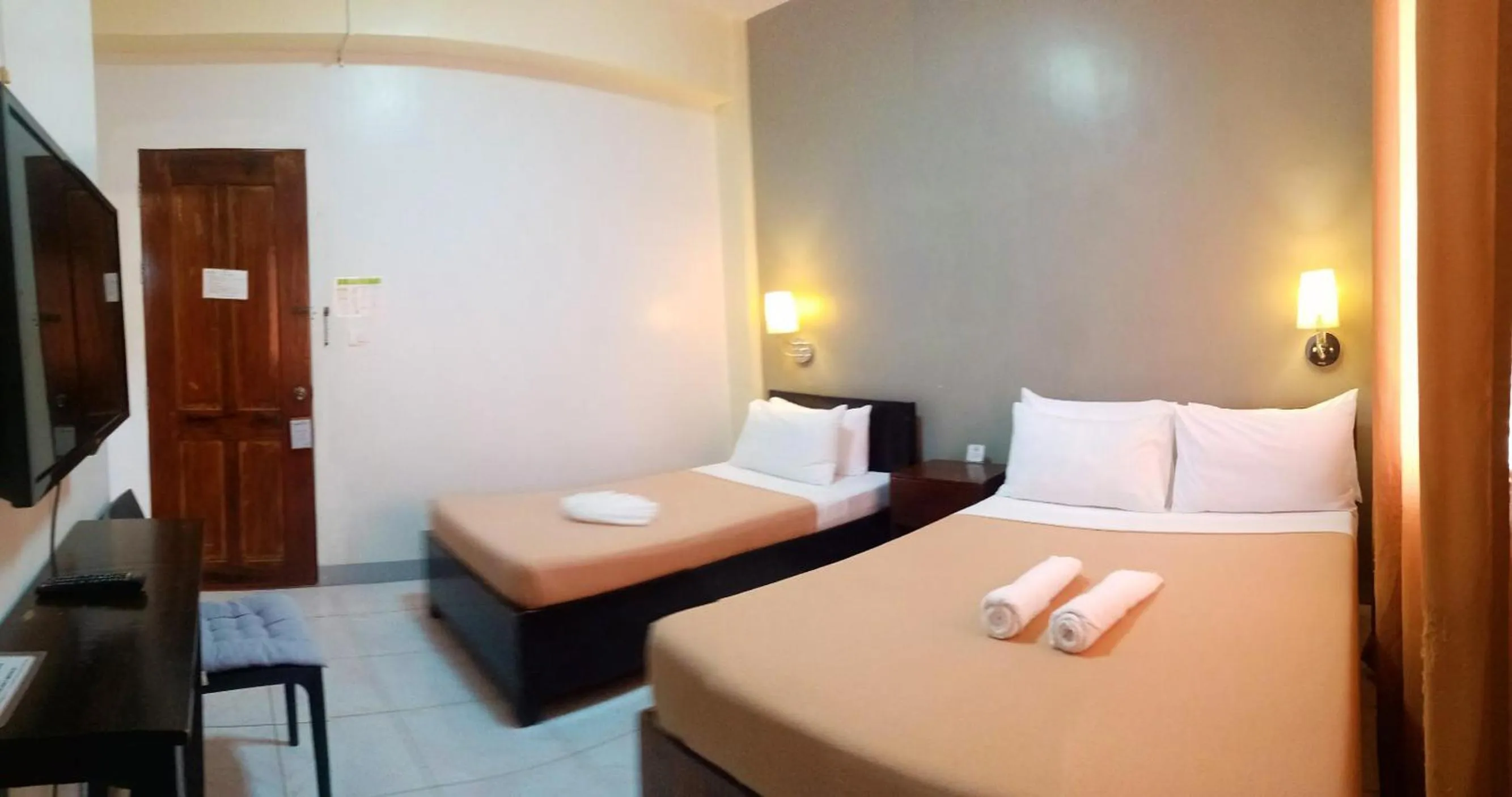 Bedroom, Bed in Coron Vista Lodge