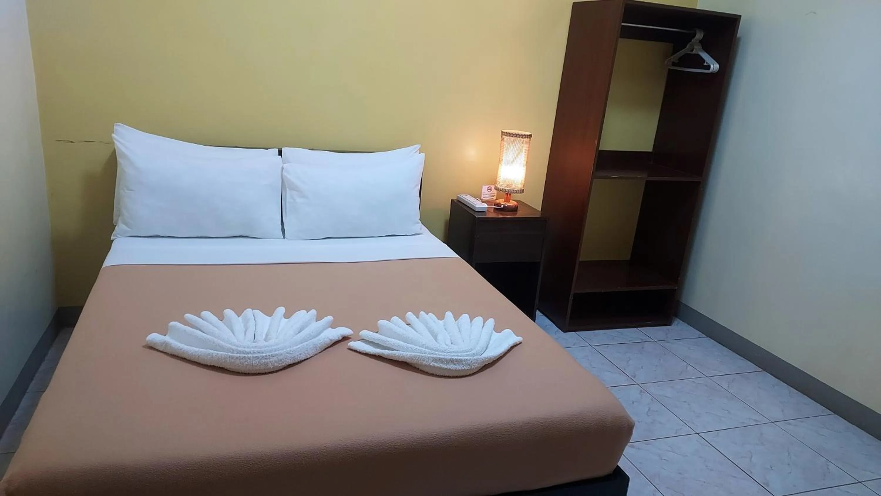 Bed in Coron Vista Lodge