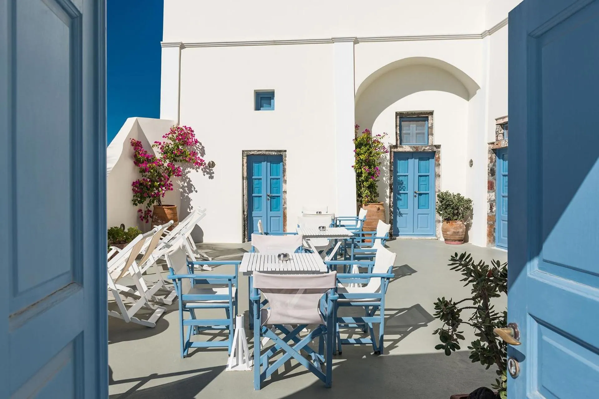 Facade/entrance in Pantelia Suites